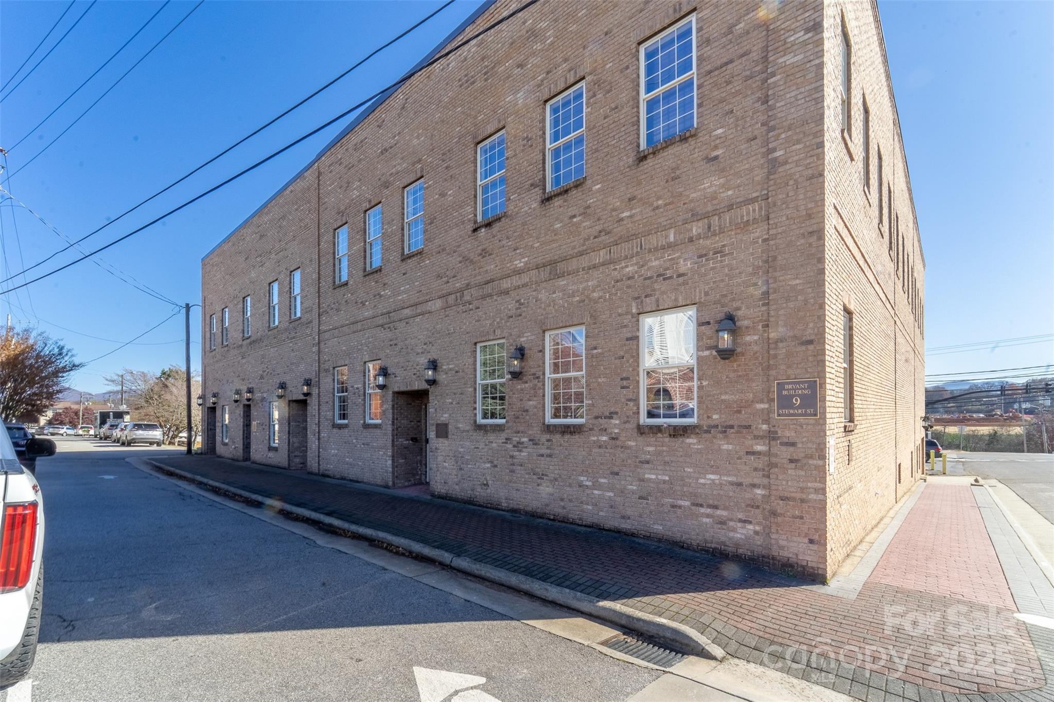 228 E Palmer Street Property Photo 8