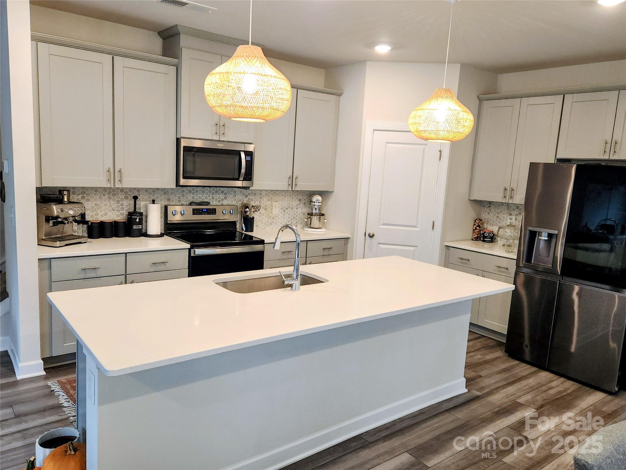 3873 County Down Avenue Property Photo 4