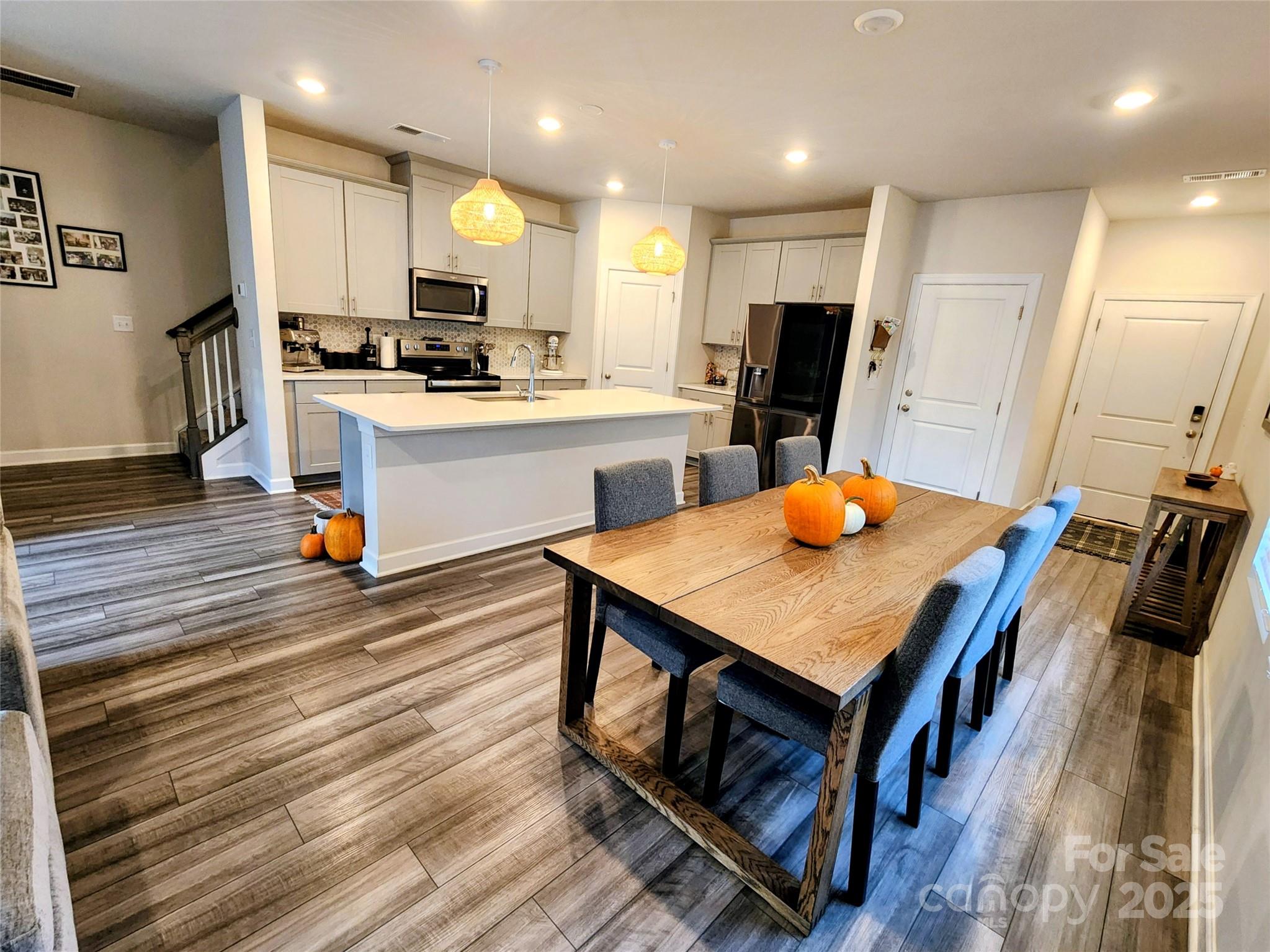 3873 County Down Avenue Property Photo 5