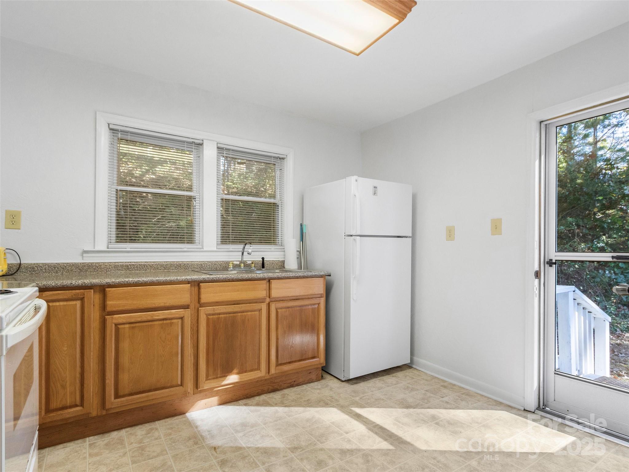 96 Thompson Road Property Photo 11