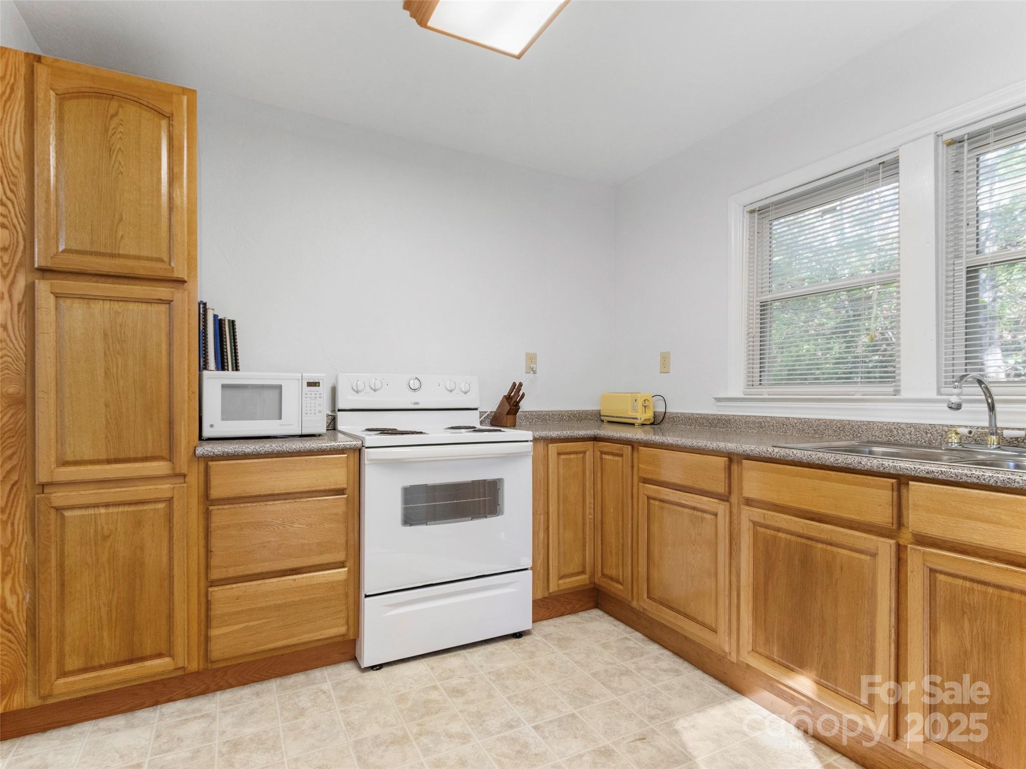 96 Thompson Road Property Photo 12