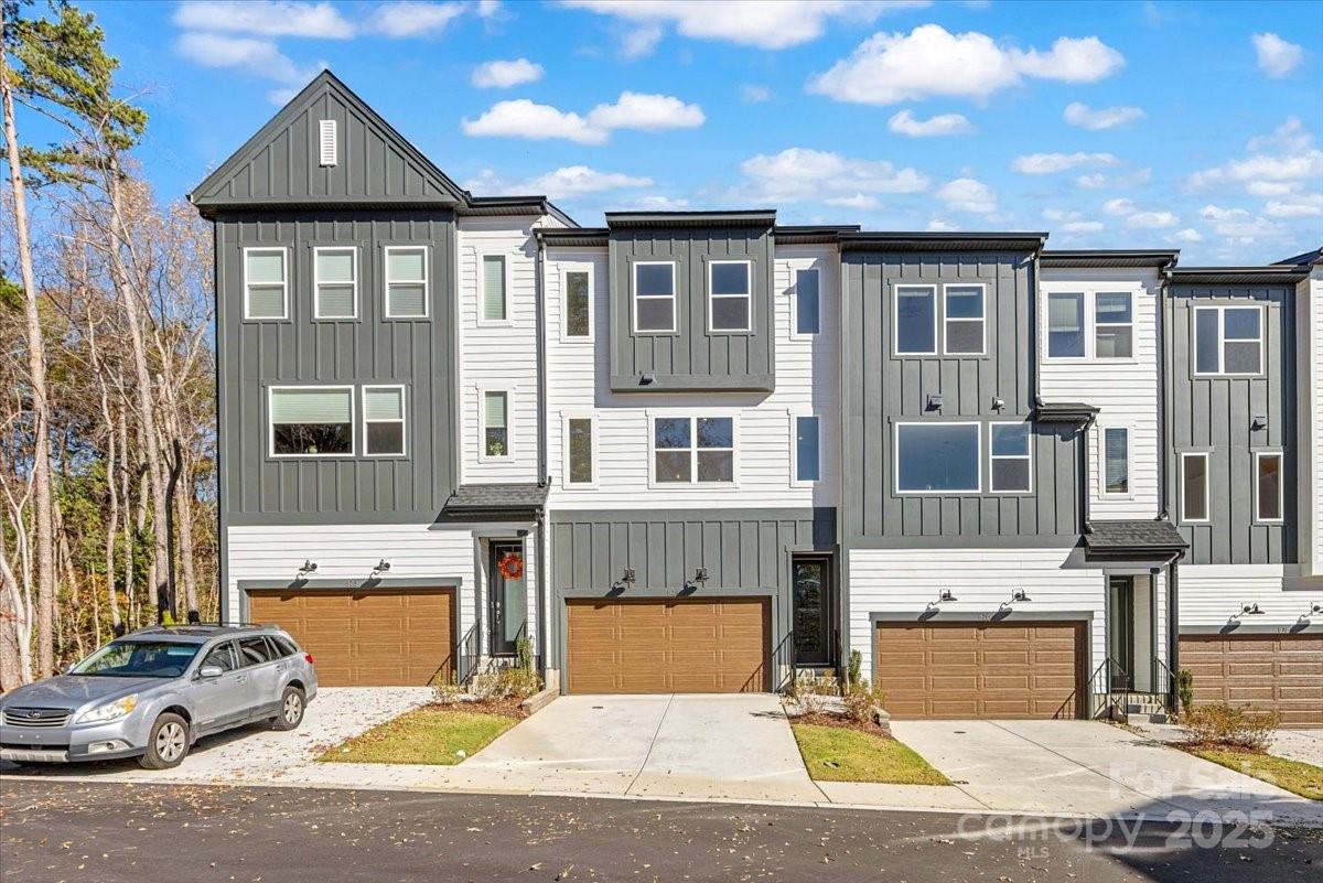 824 Flintside Lane Property Photo 1