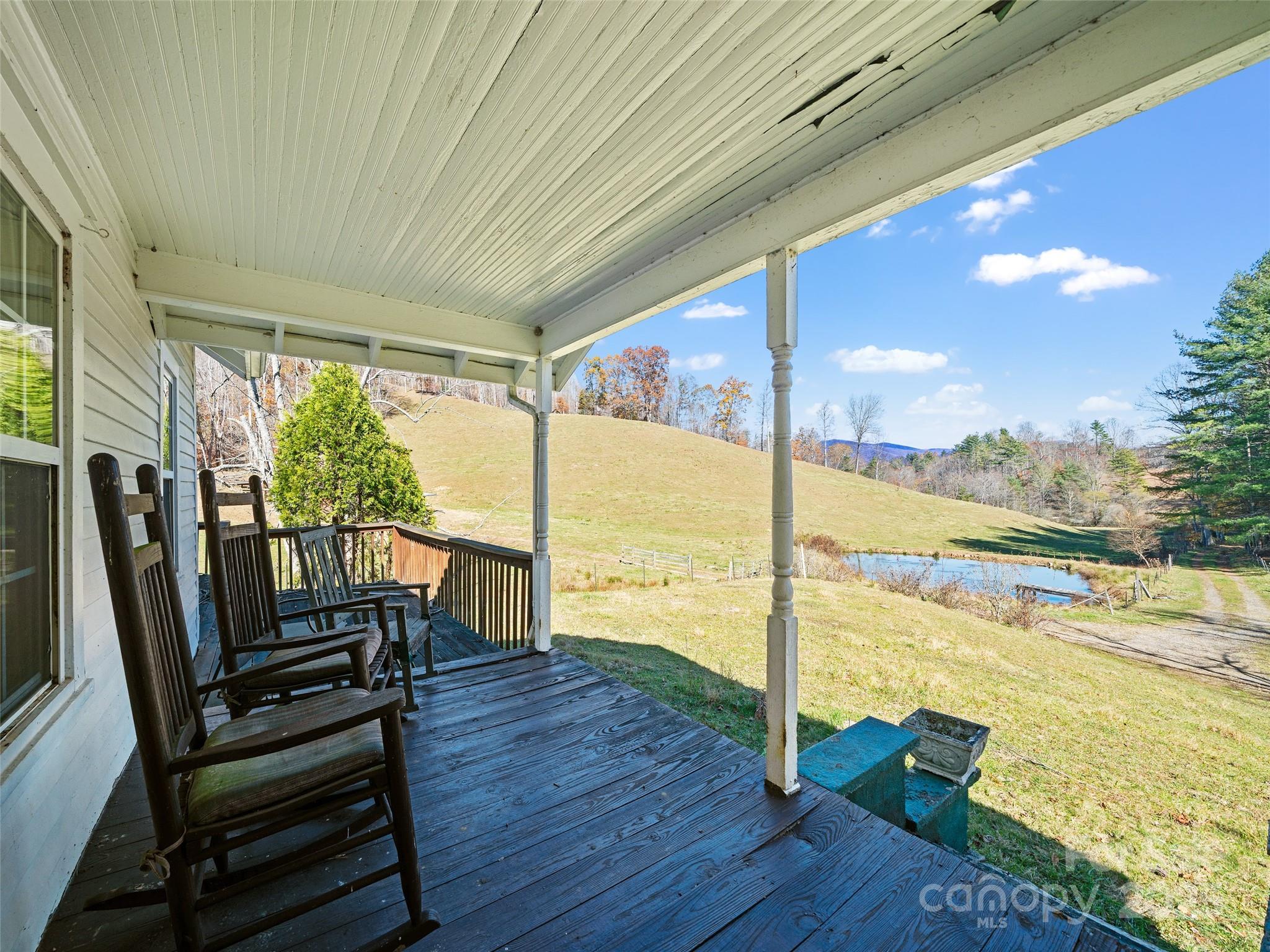 321 Lyle Lane Property Photo 4