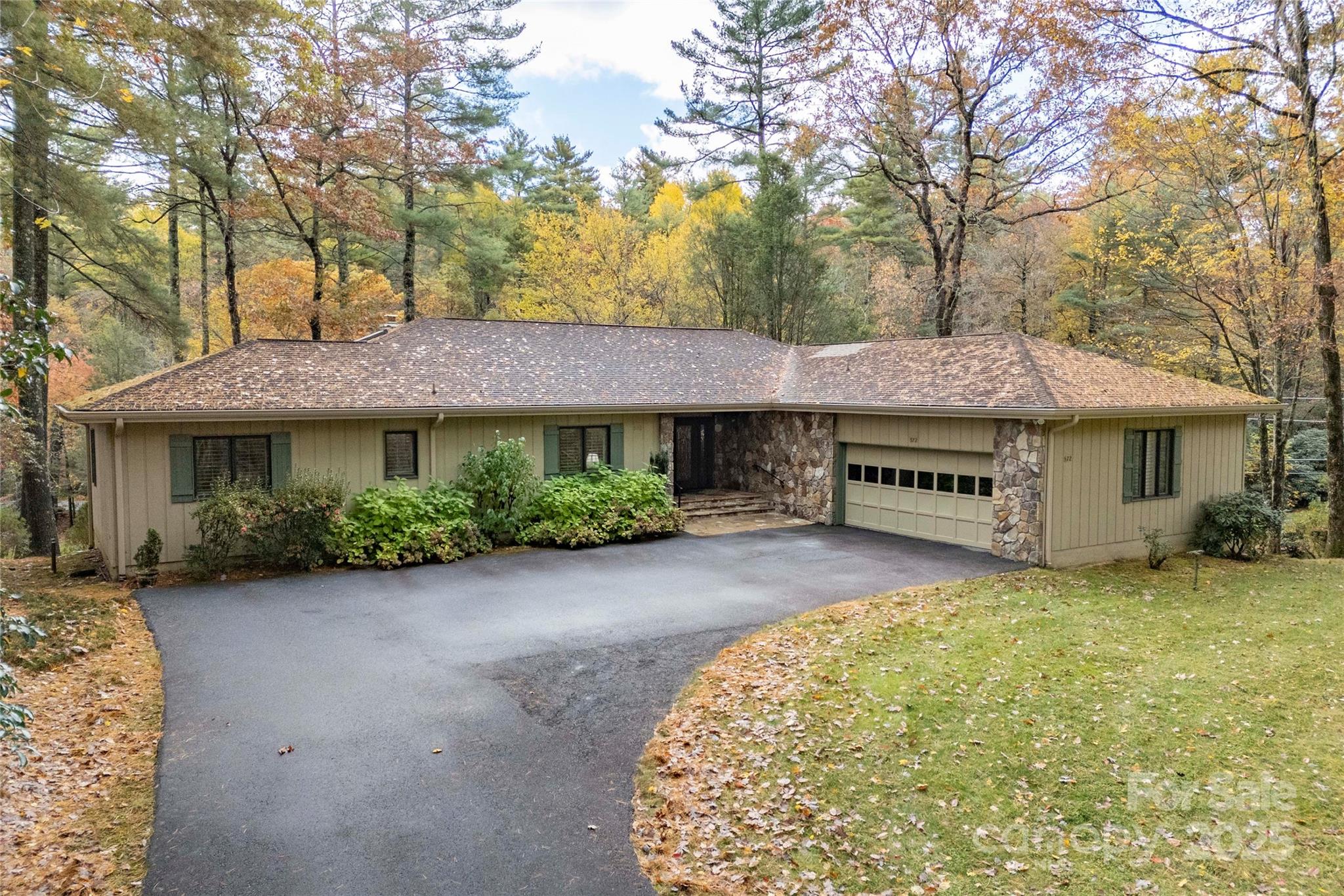 572 N East Shore Drive Property Photo 1