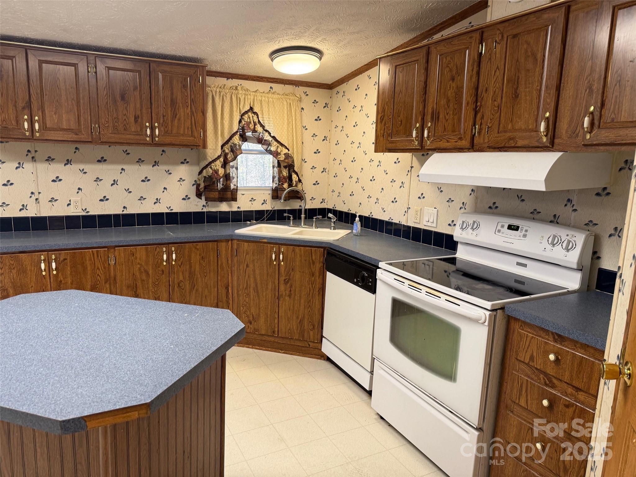 7159 Rev Melvin Adams Drive Property Photo 12