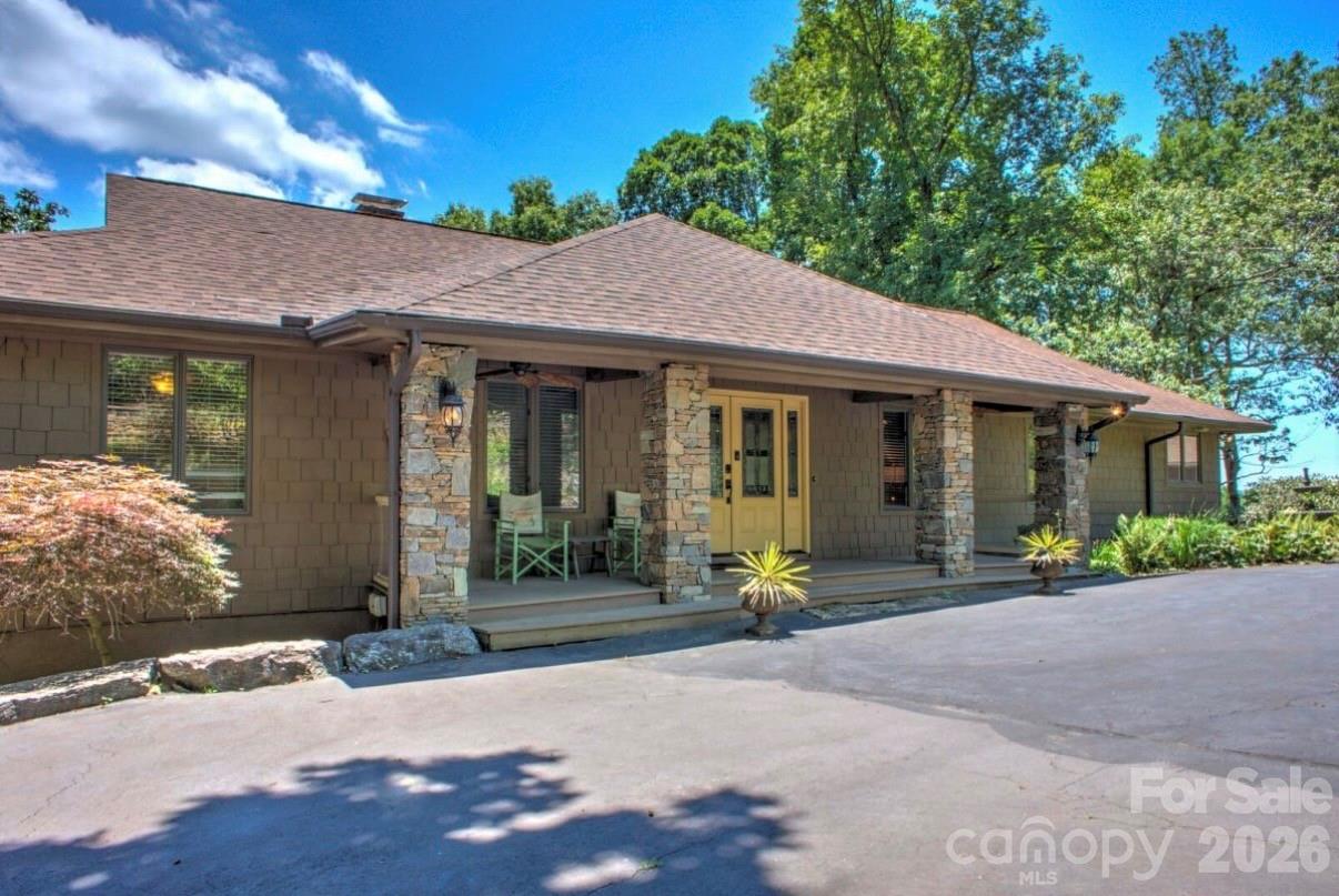 300 Roberts Drive Property Photo 2
