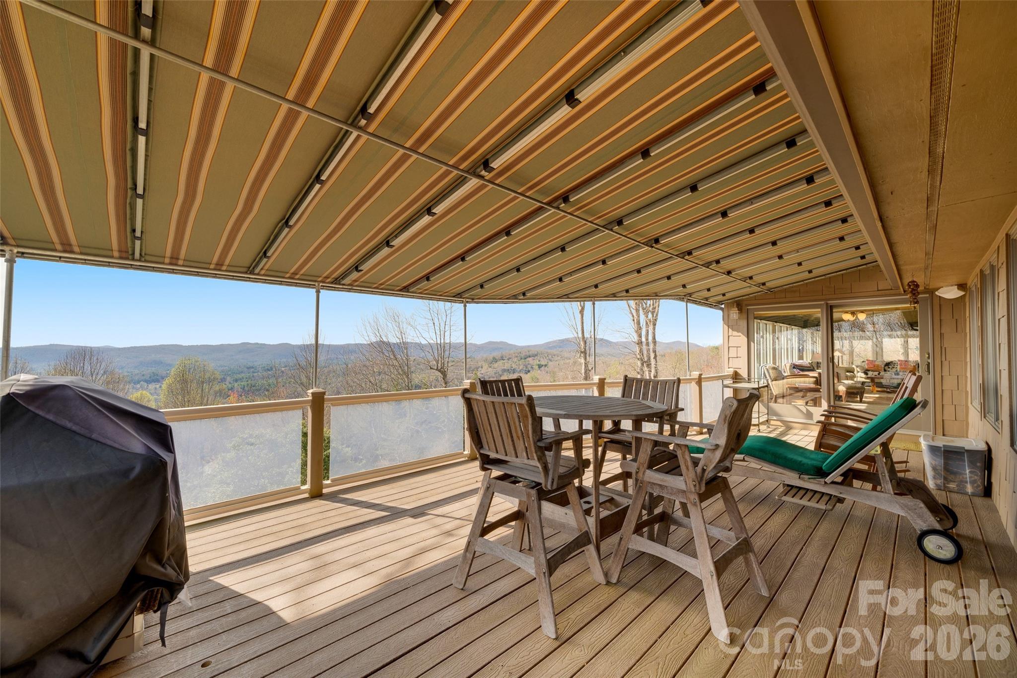 300 Roberts Drive Property Photo 12