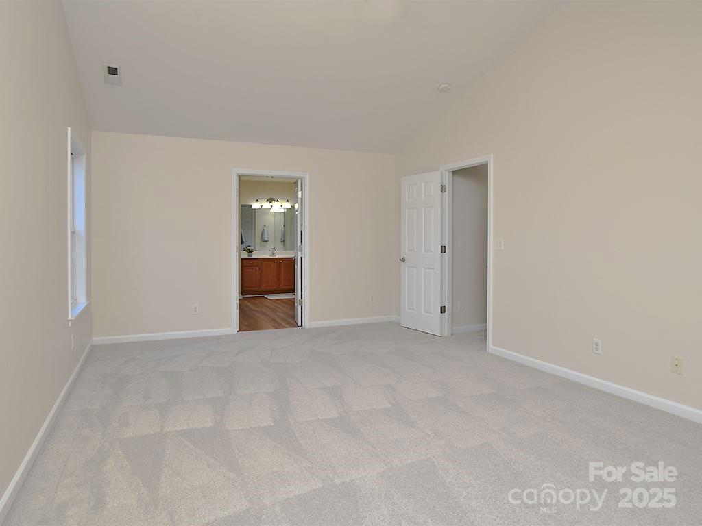28 Stone River Drive Property Photo 34