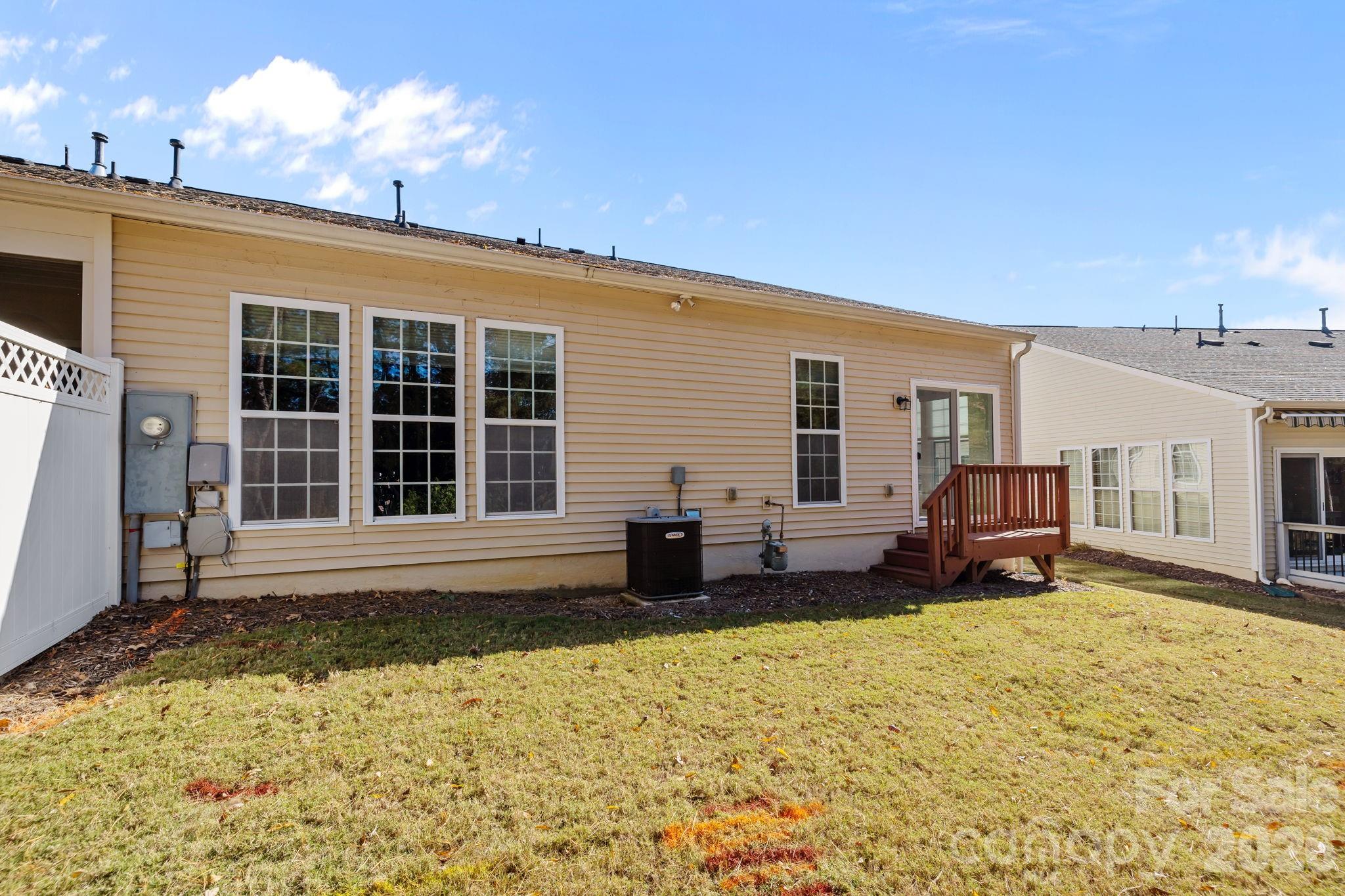 1043 Sweetleaf Drive Property Photo 33
