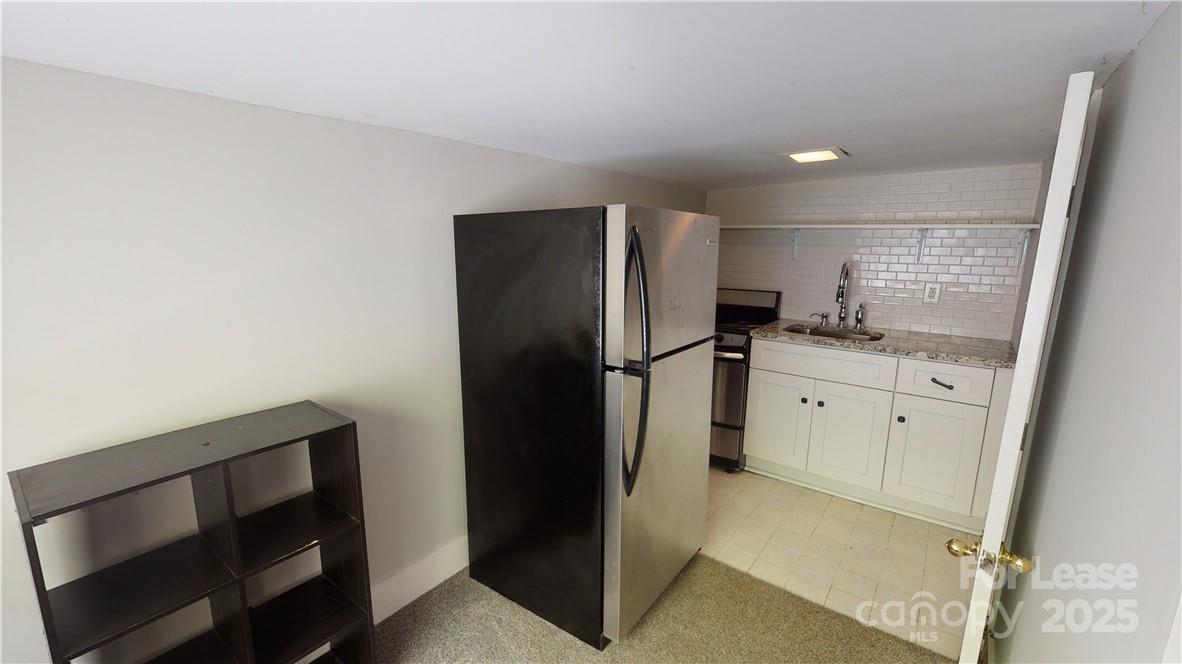 428 Hawthorne Lane 9 Property Photo 8