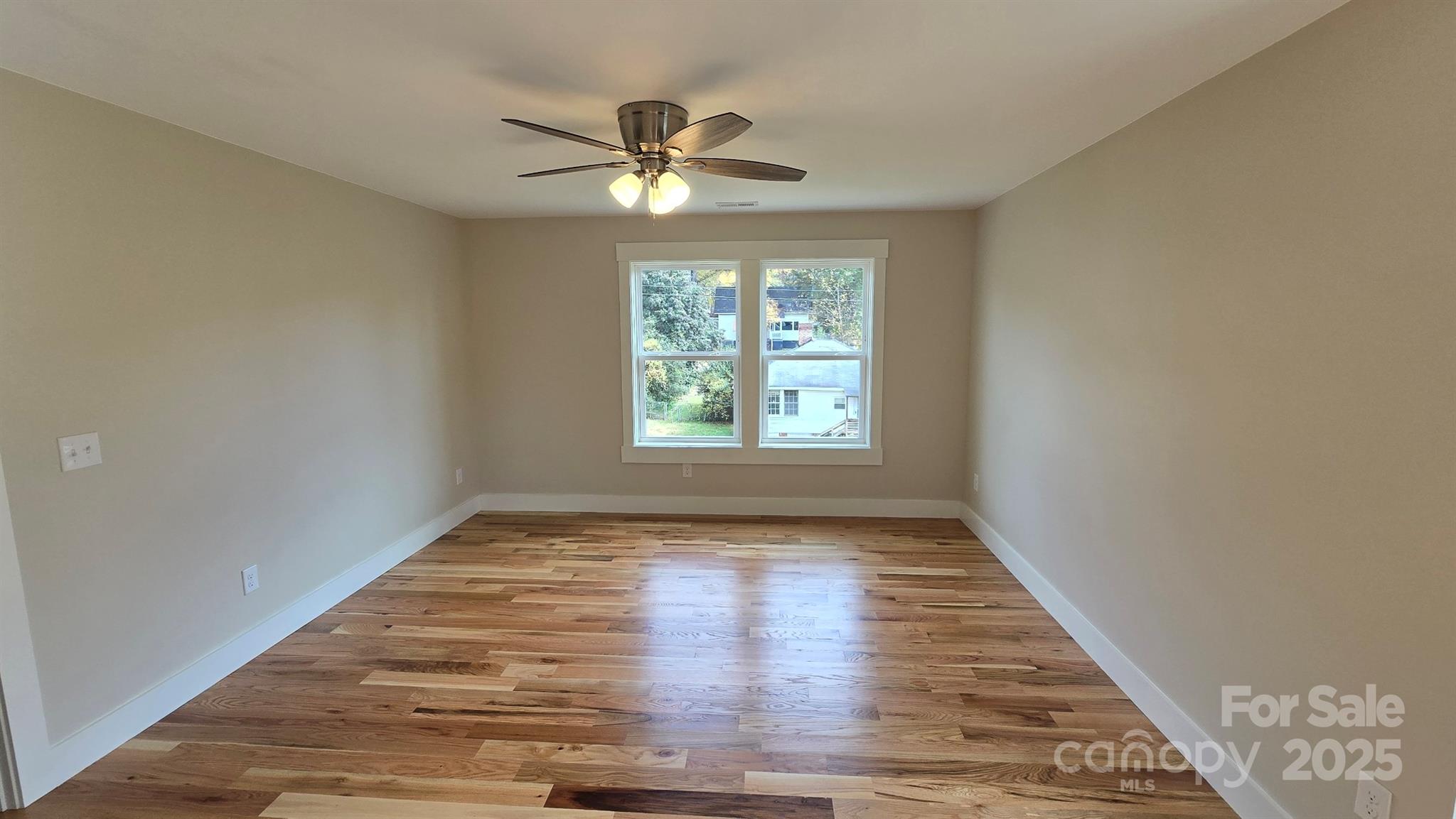 316 S Hill Street Property Photo 15
