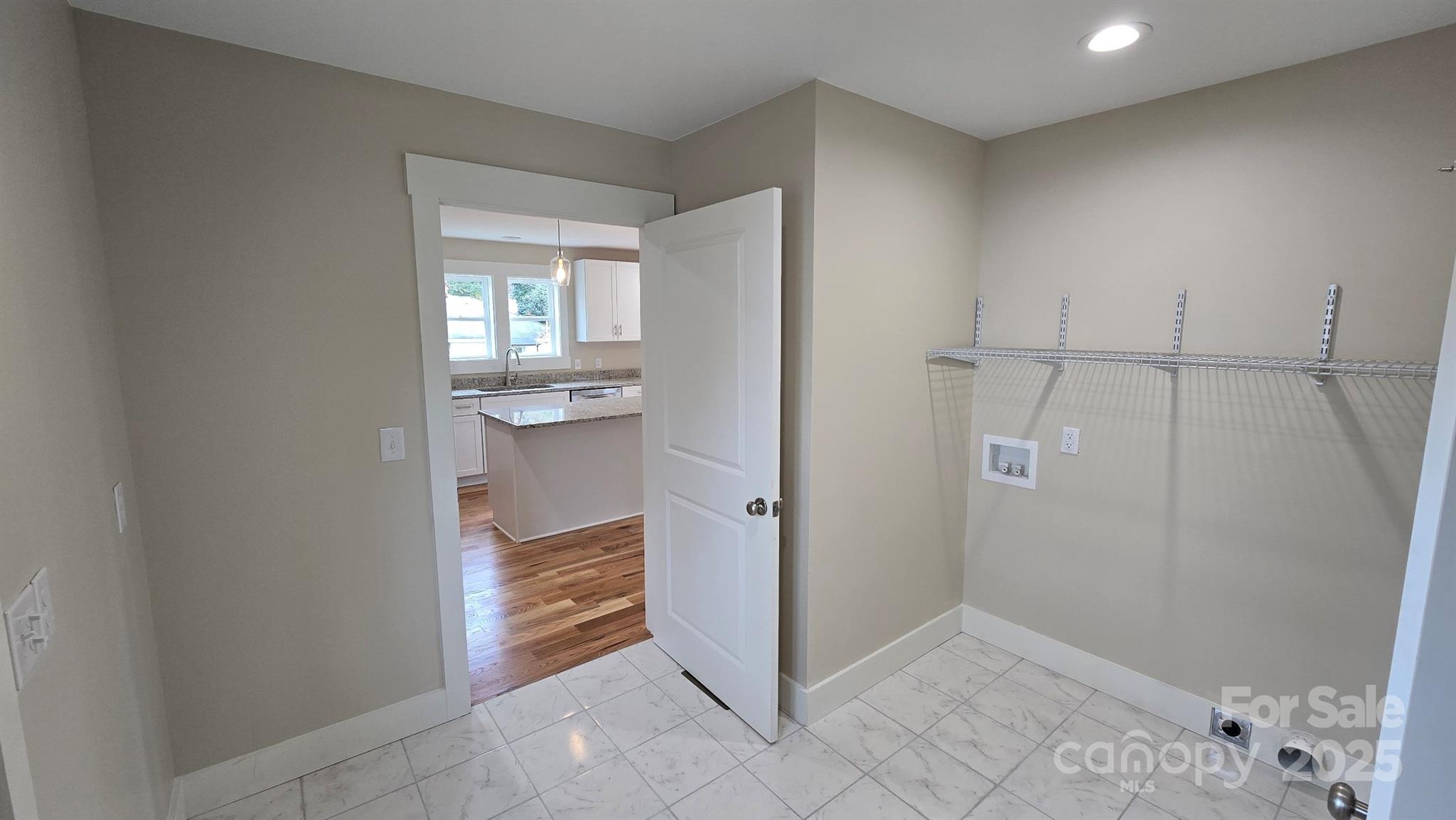316 S Hill Street Property Photo 29