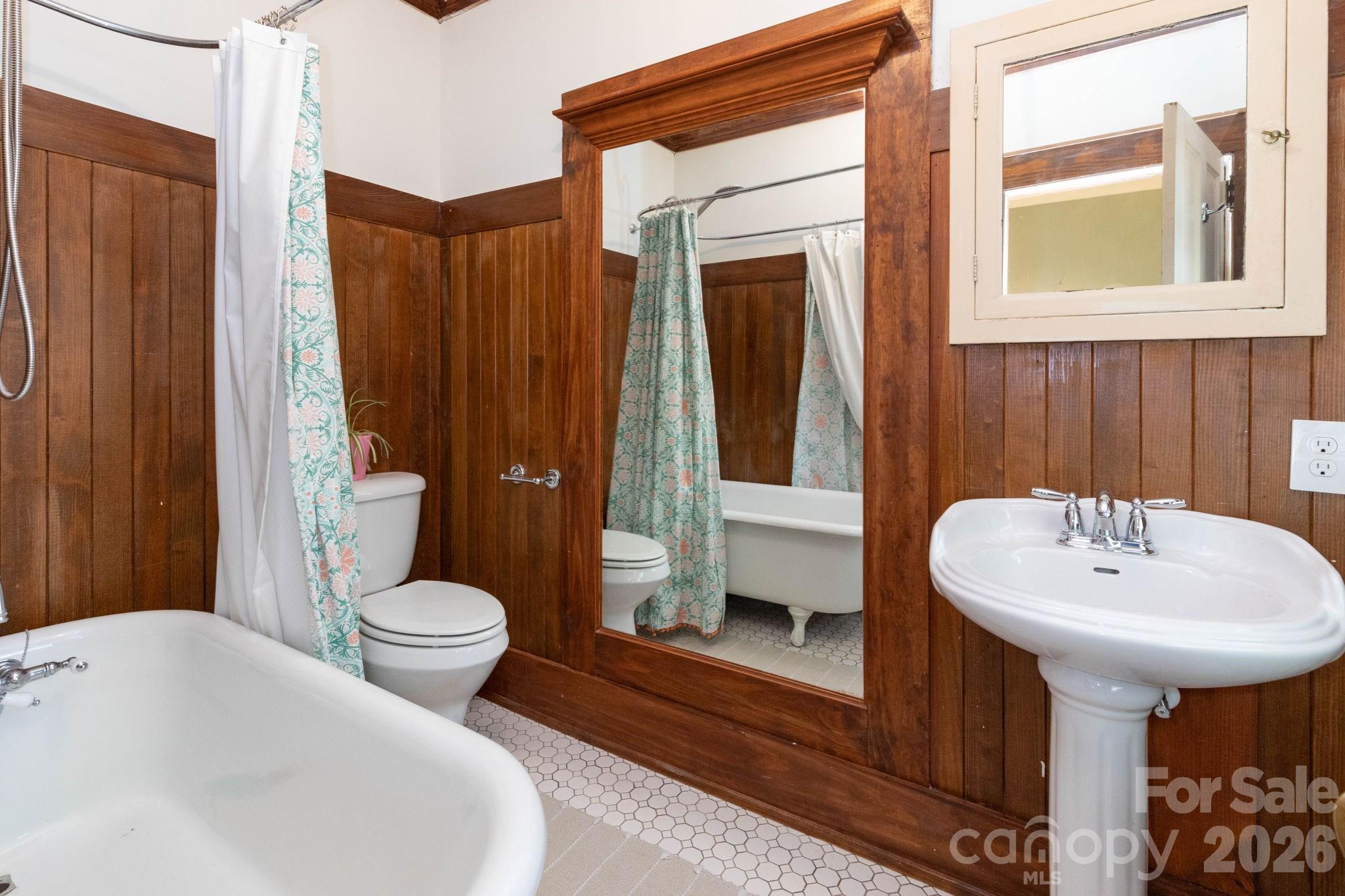 302 Iron Ridge Loop Property Photo 9