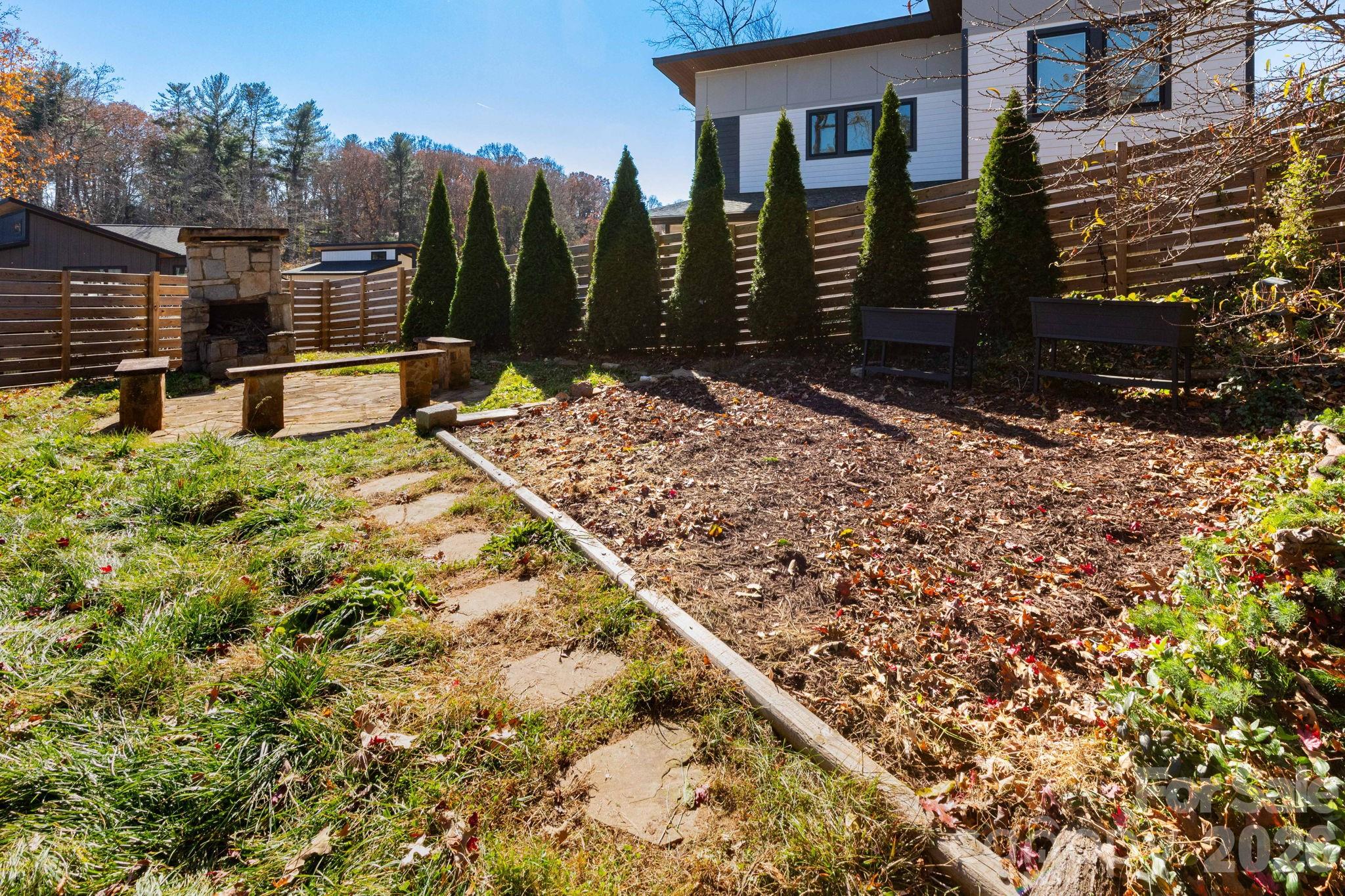302 Iron Ridge Loop Property Photo 31