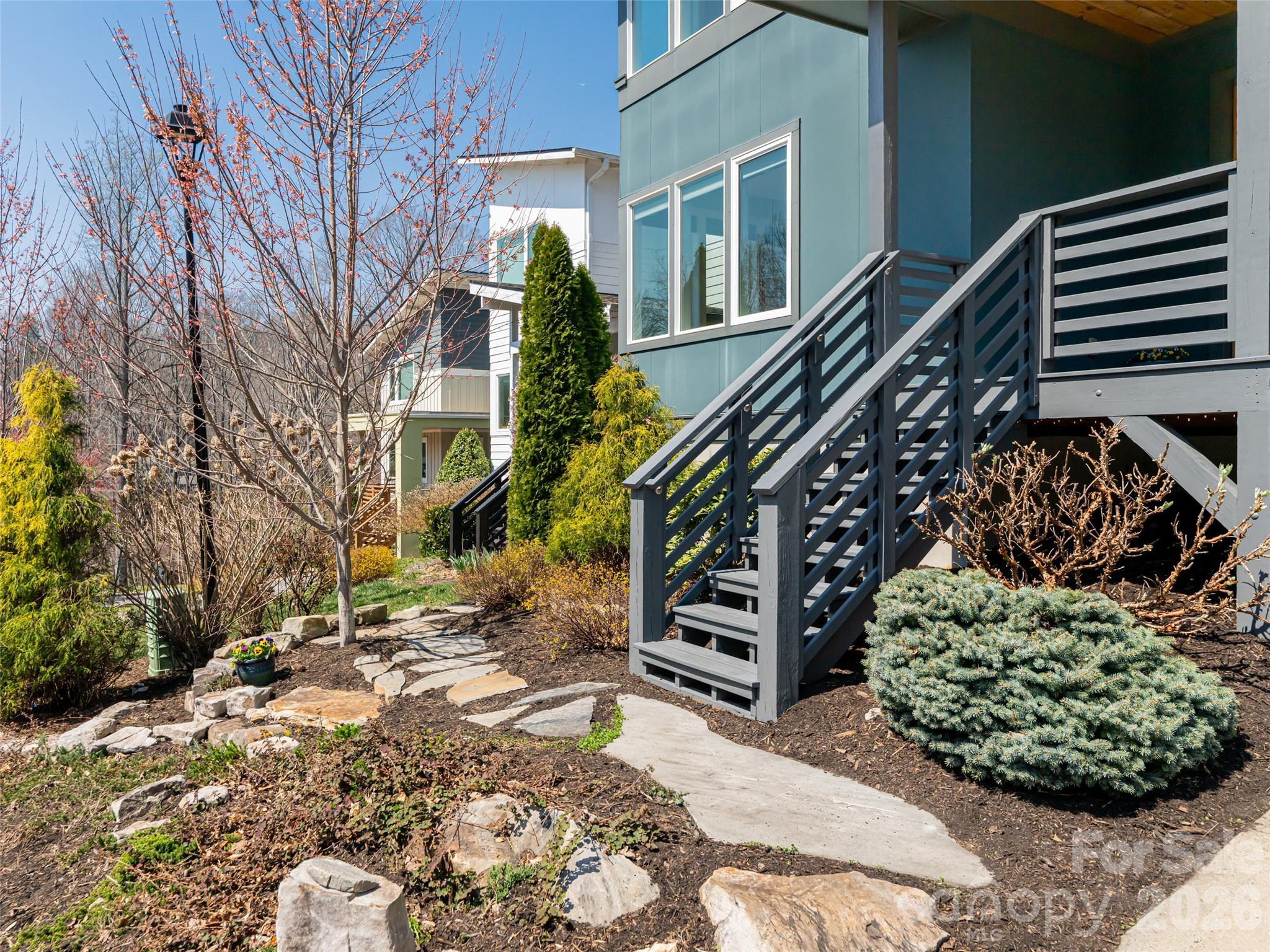 27 Mauricet Lane Property Photo 4