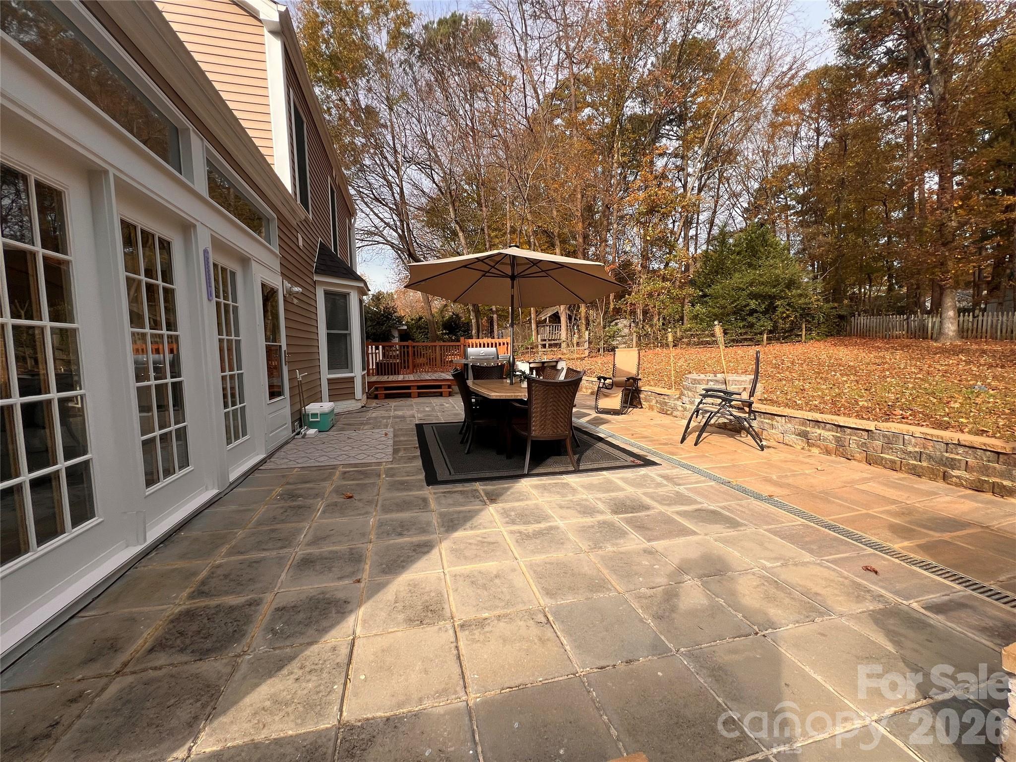 2913 Summerland Drive Property Photo 4