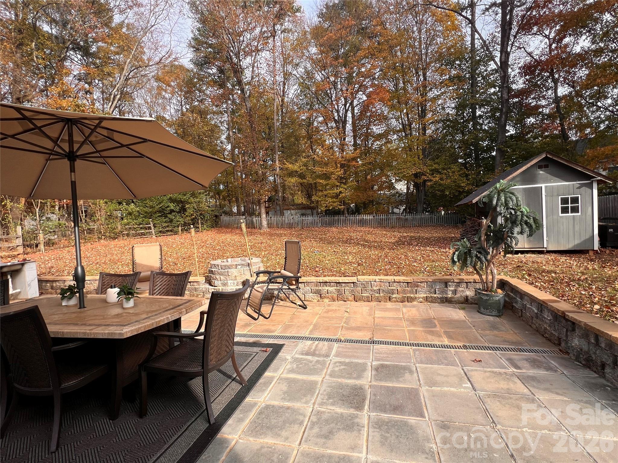 2913 Summerland Drive Property Photo 6