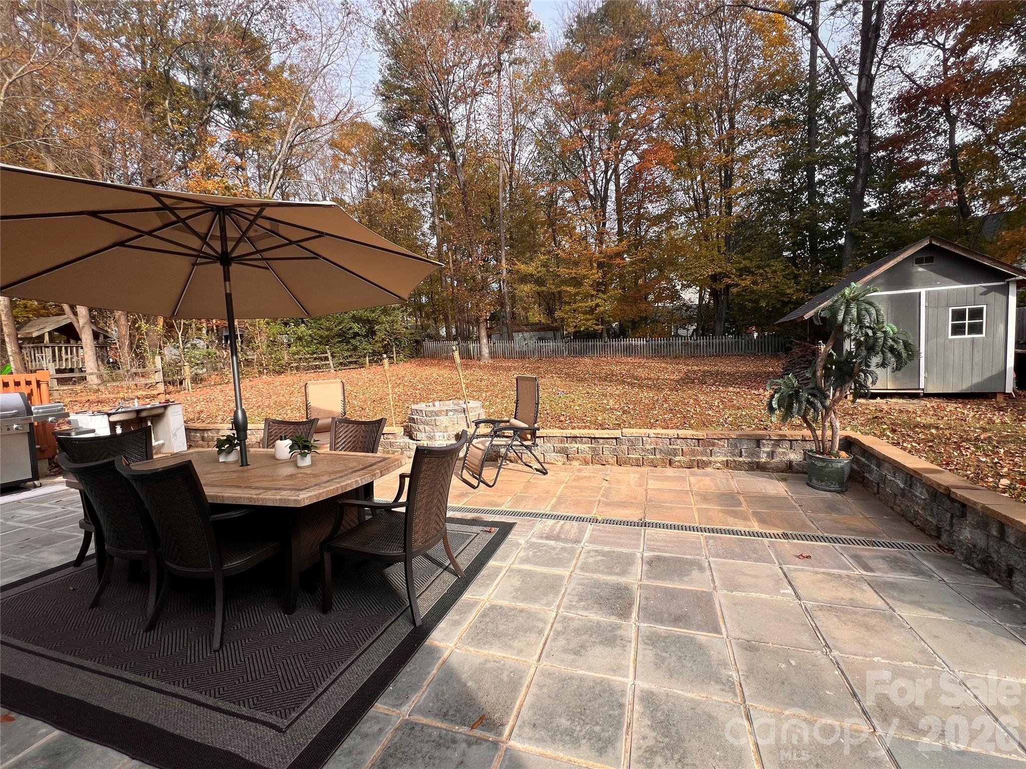 2913 Summerland Drive Property Photo 7