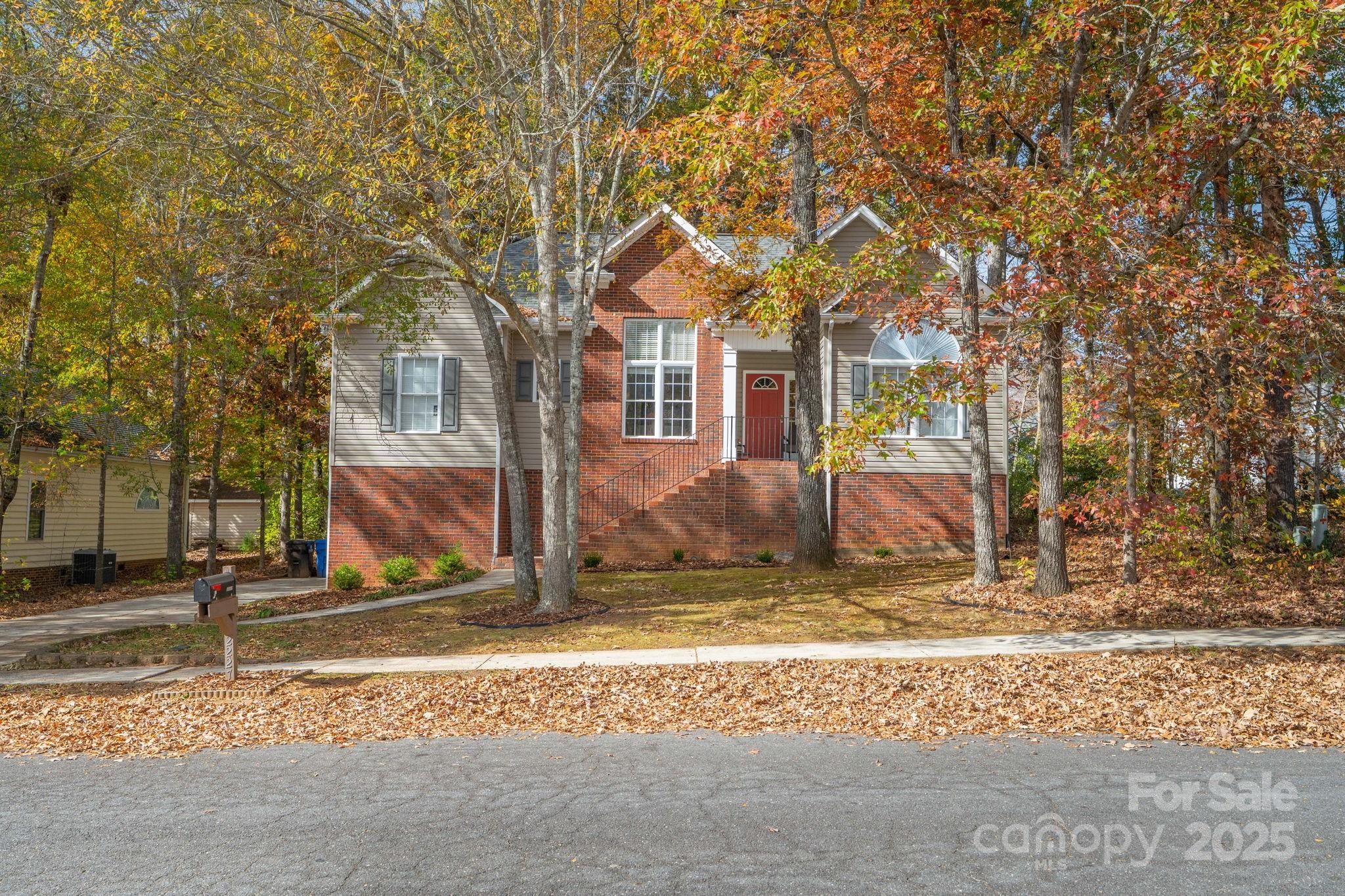 2227 Keswick Lane Property Photo 2