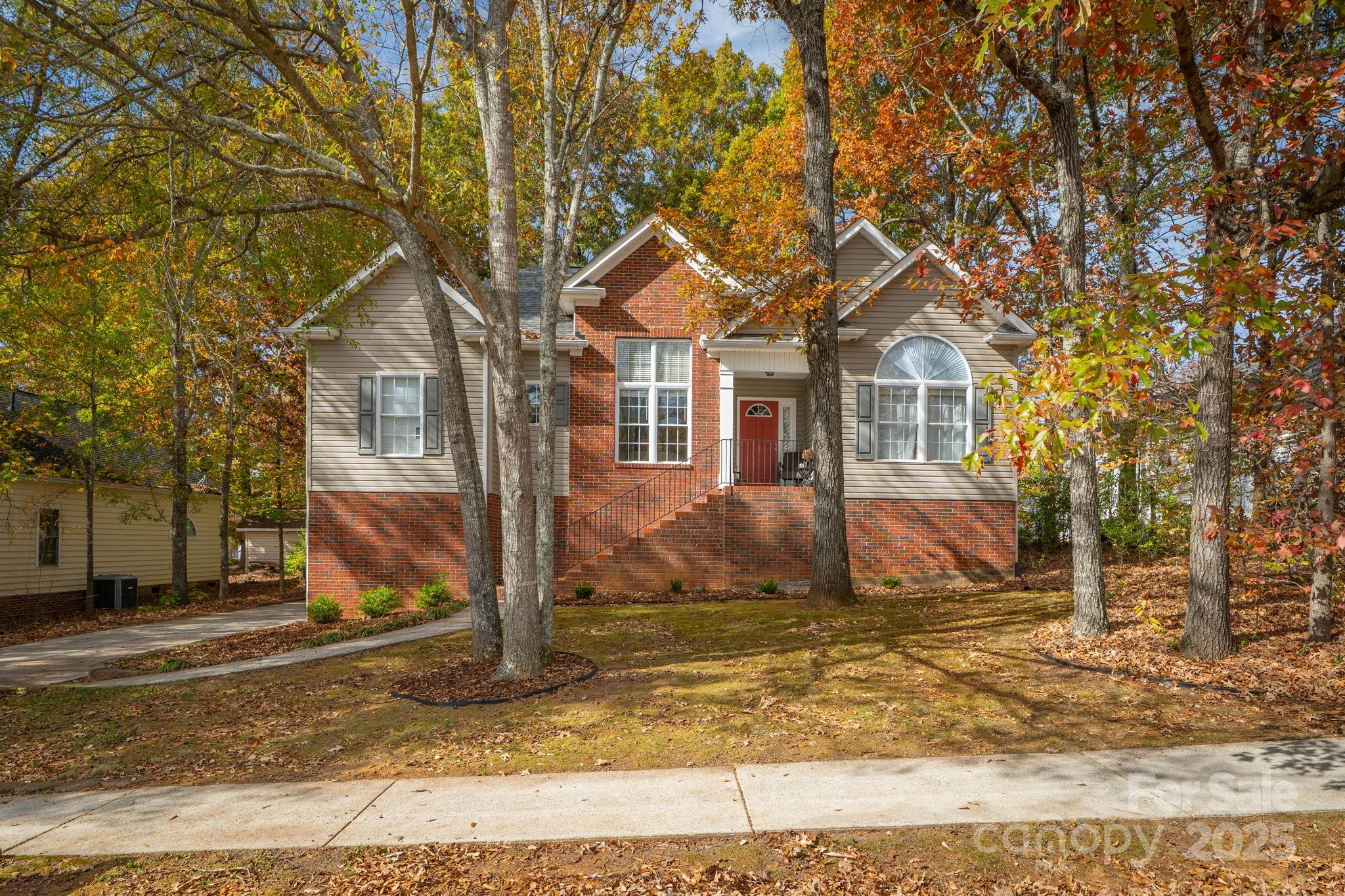 2227 Keswick Lane Property Photo 3