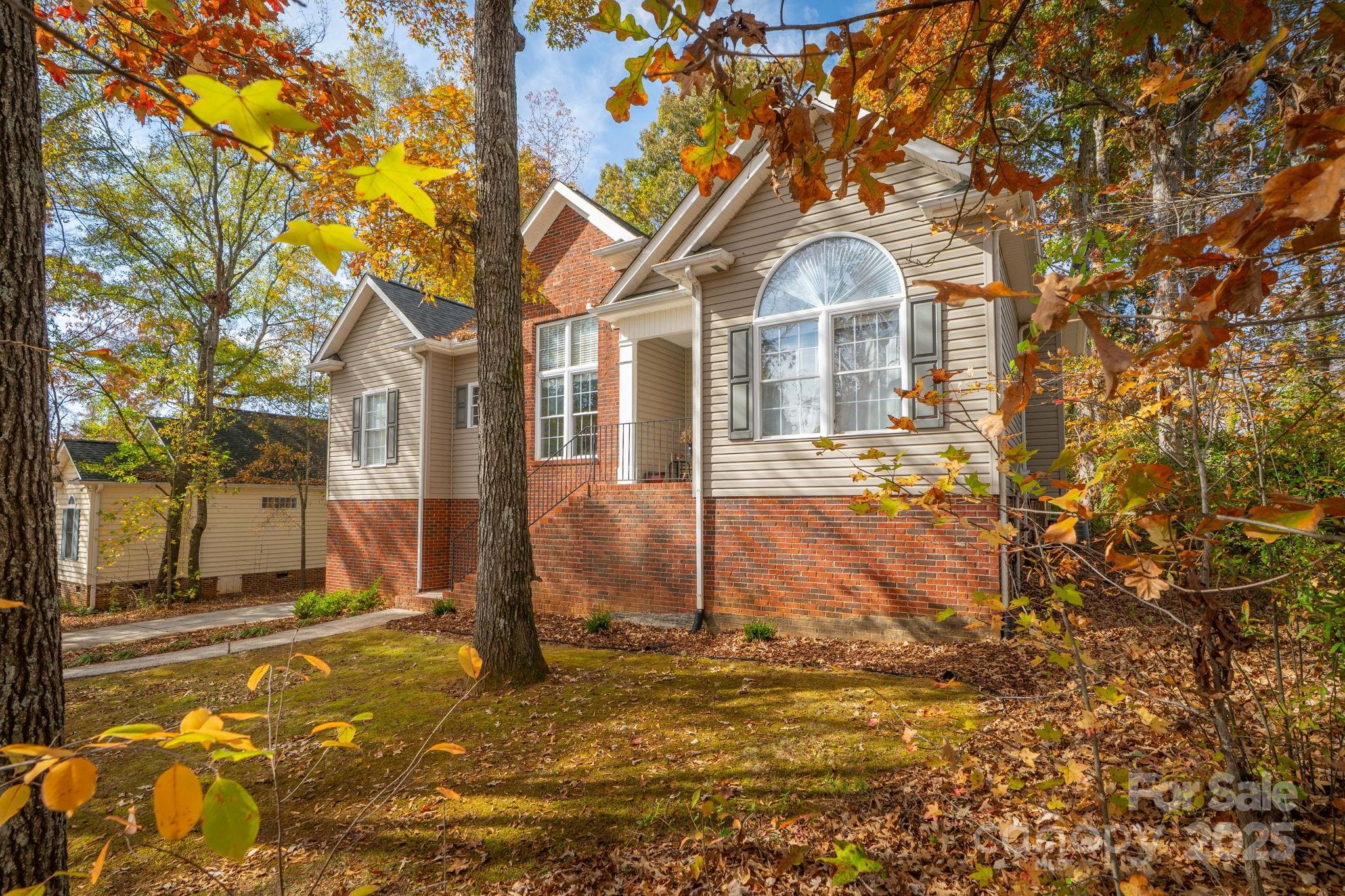 2227 Keswick Lane Property Photo 6