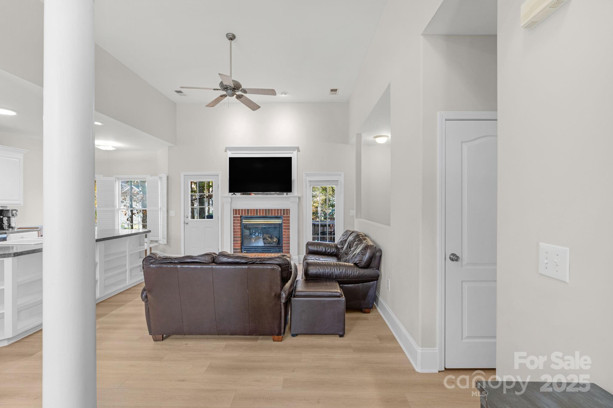 2227 Keswick Lane Property Photo 8