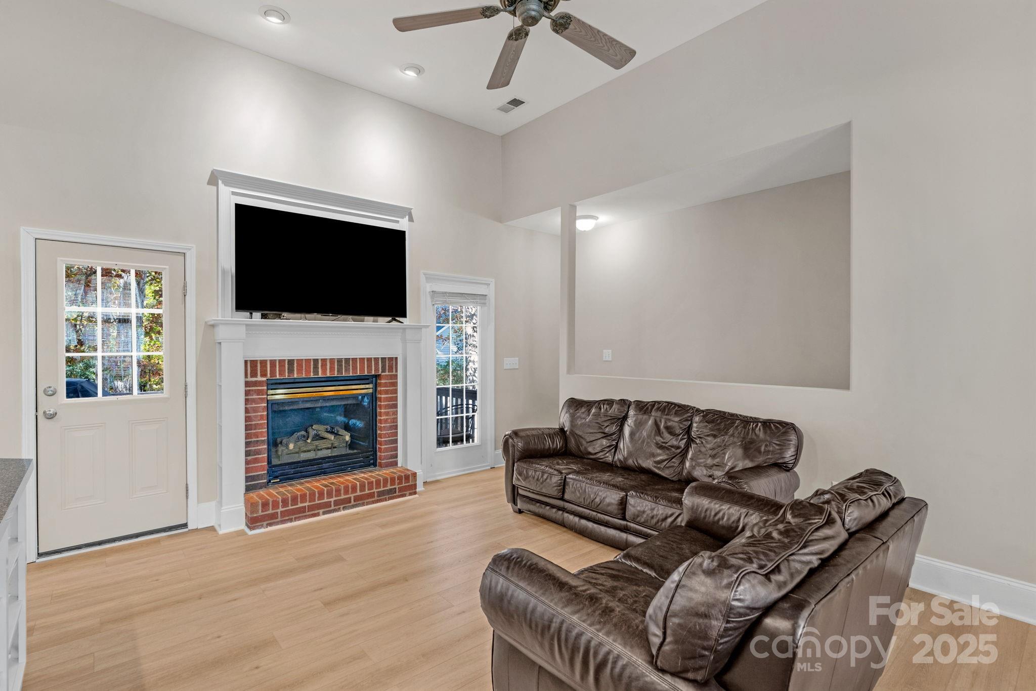 2227 Keswick Lane Property Photo 10