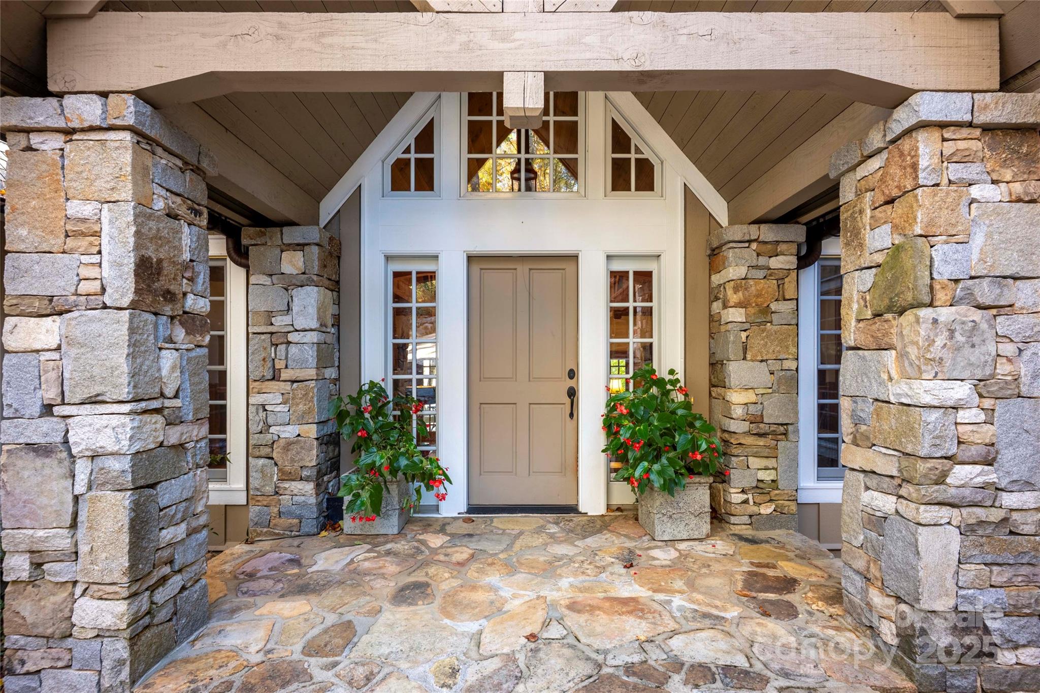 132 Red Bird Circle Property Photo 2