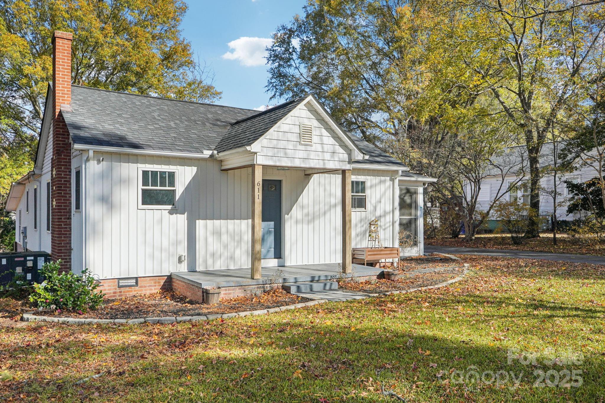 611 Sumner Street Property Photo 2