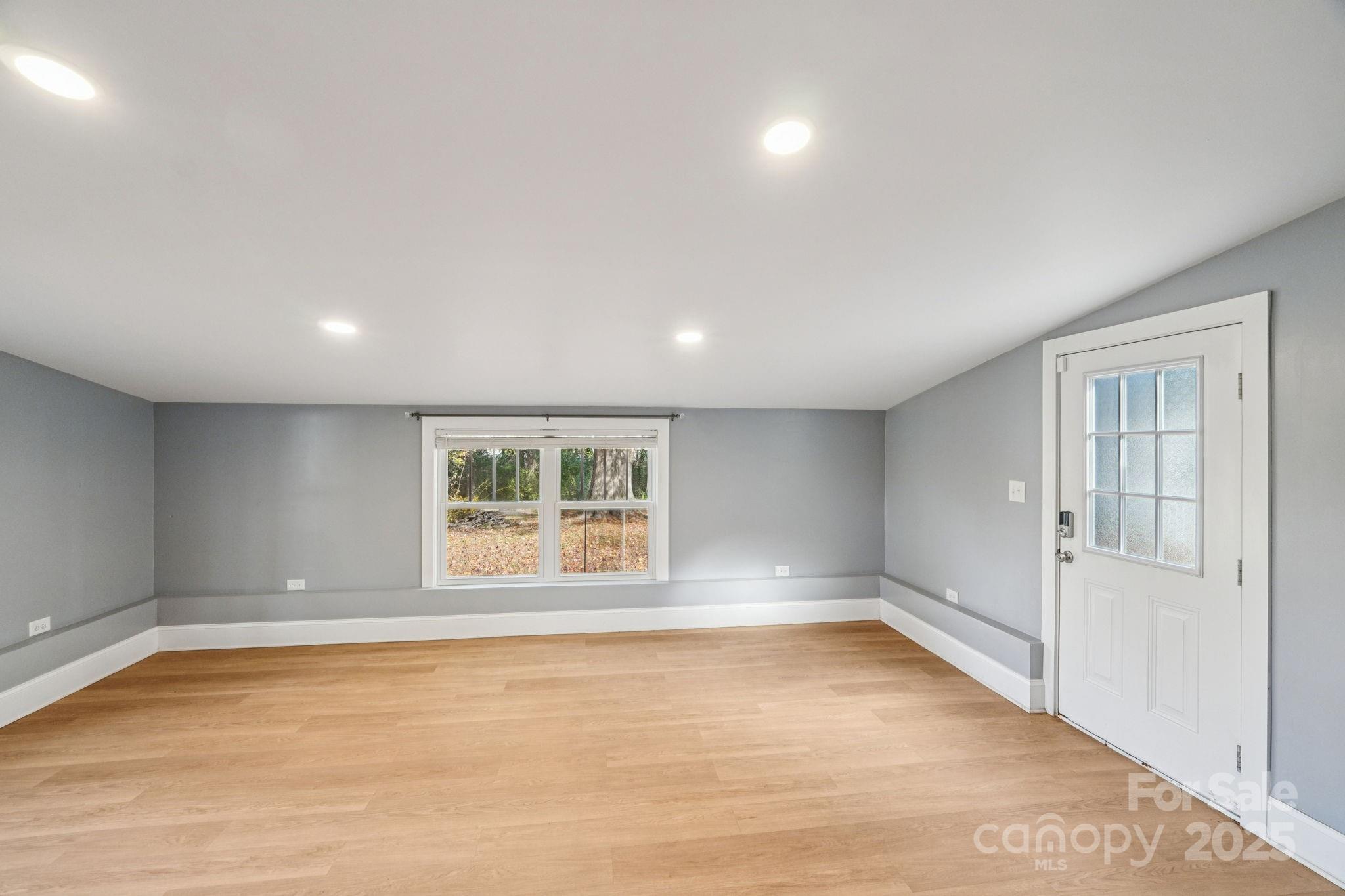 611 Sumner Street Property Photo 26