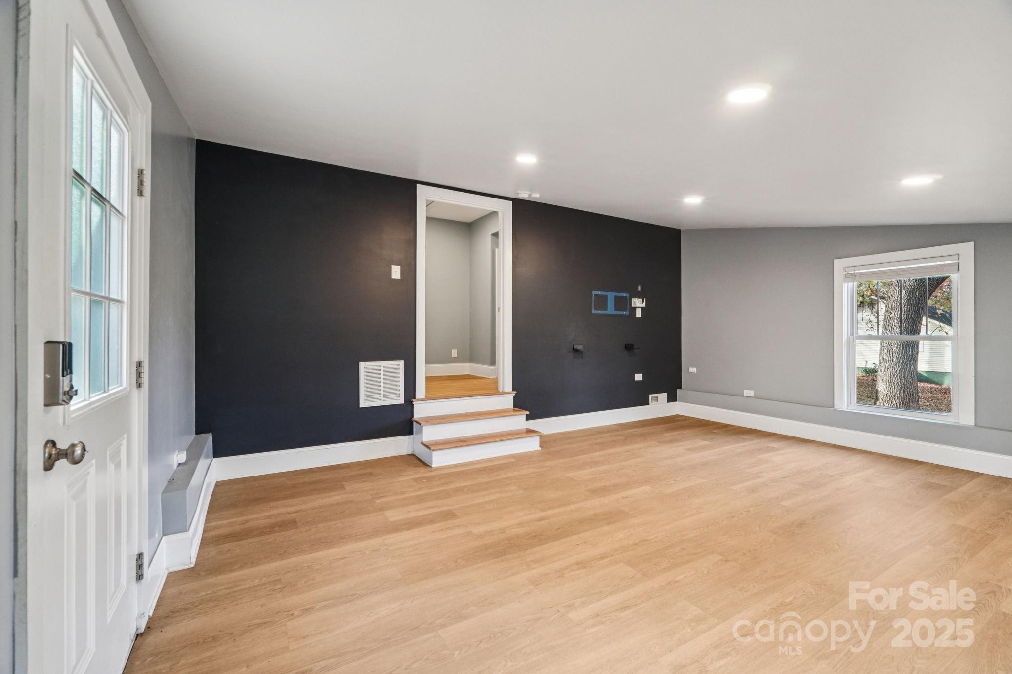 611 Sumner Street Property Photo 28