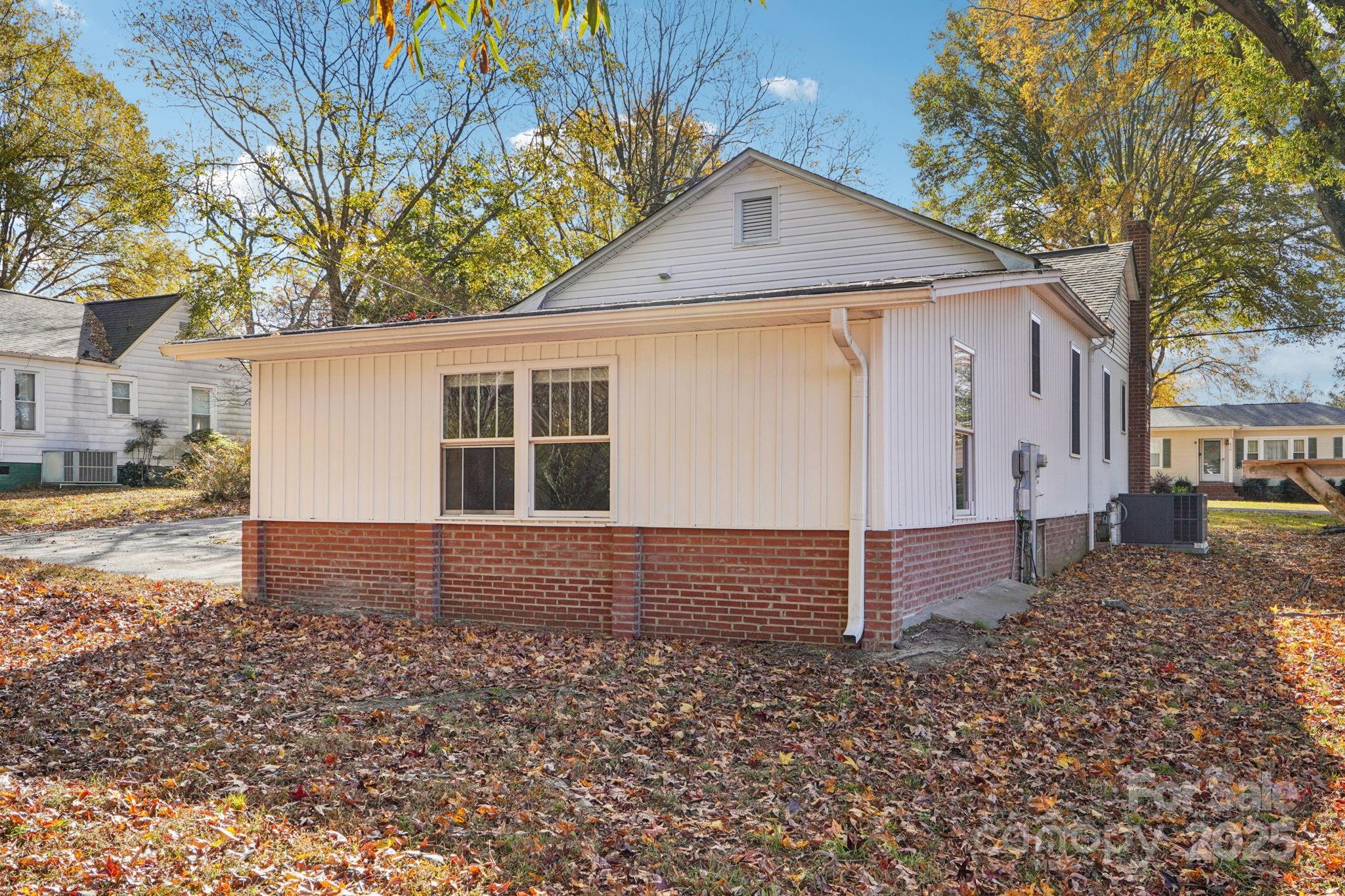 611 Sumner Street Property Photo 37