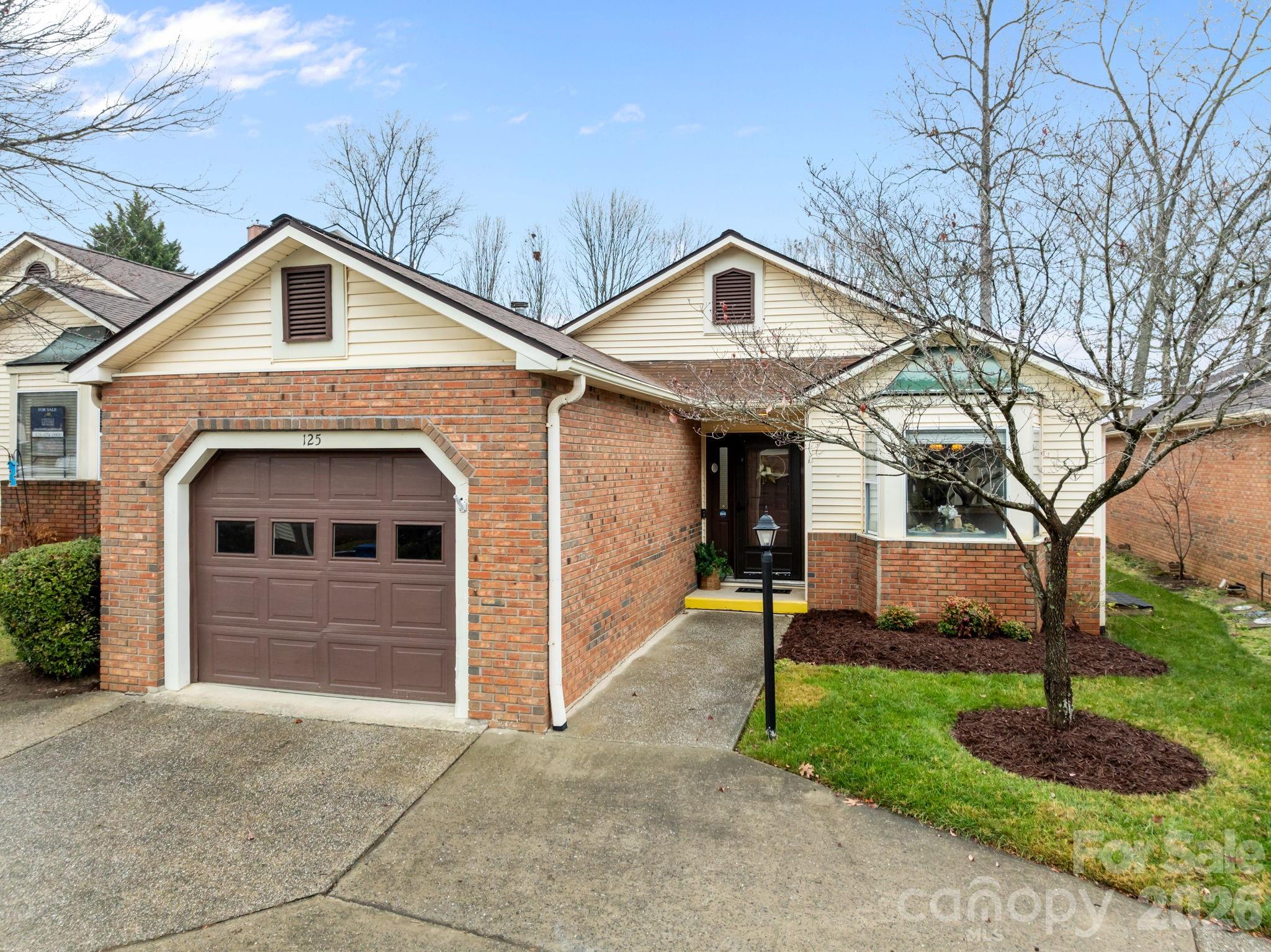 125 Exeter Court Property Photo 1