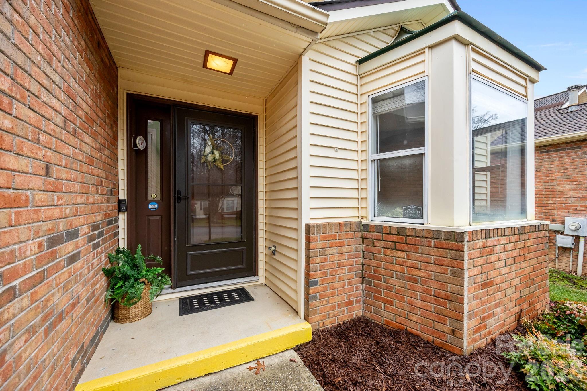 125 Exeter Court Property Photo 6