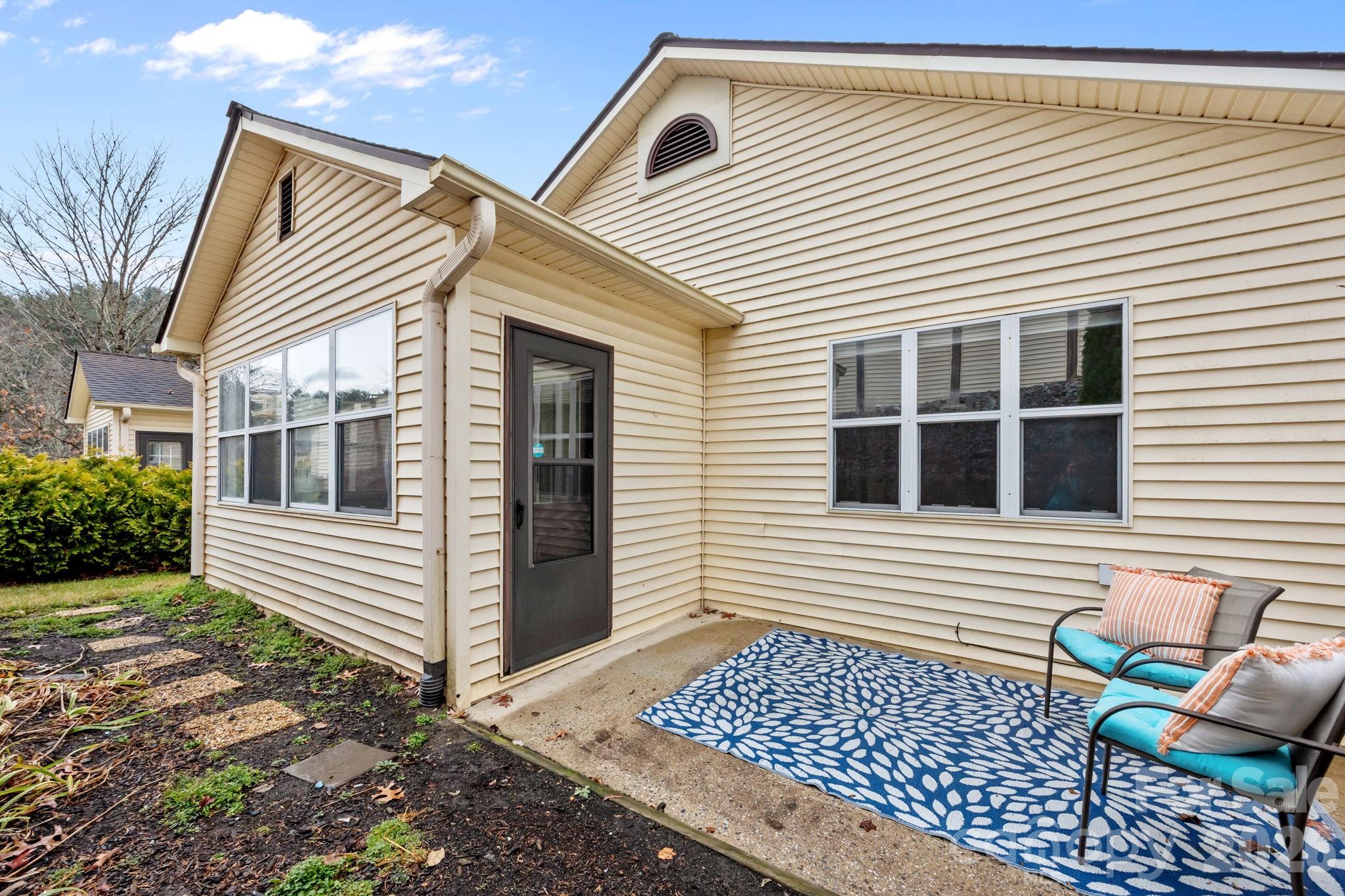 125 Exeter Court Property Photo 26
