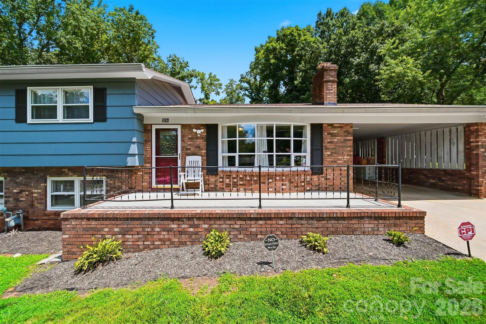 304 Parlier Avenue Property Photo 3