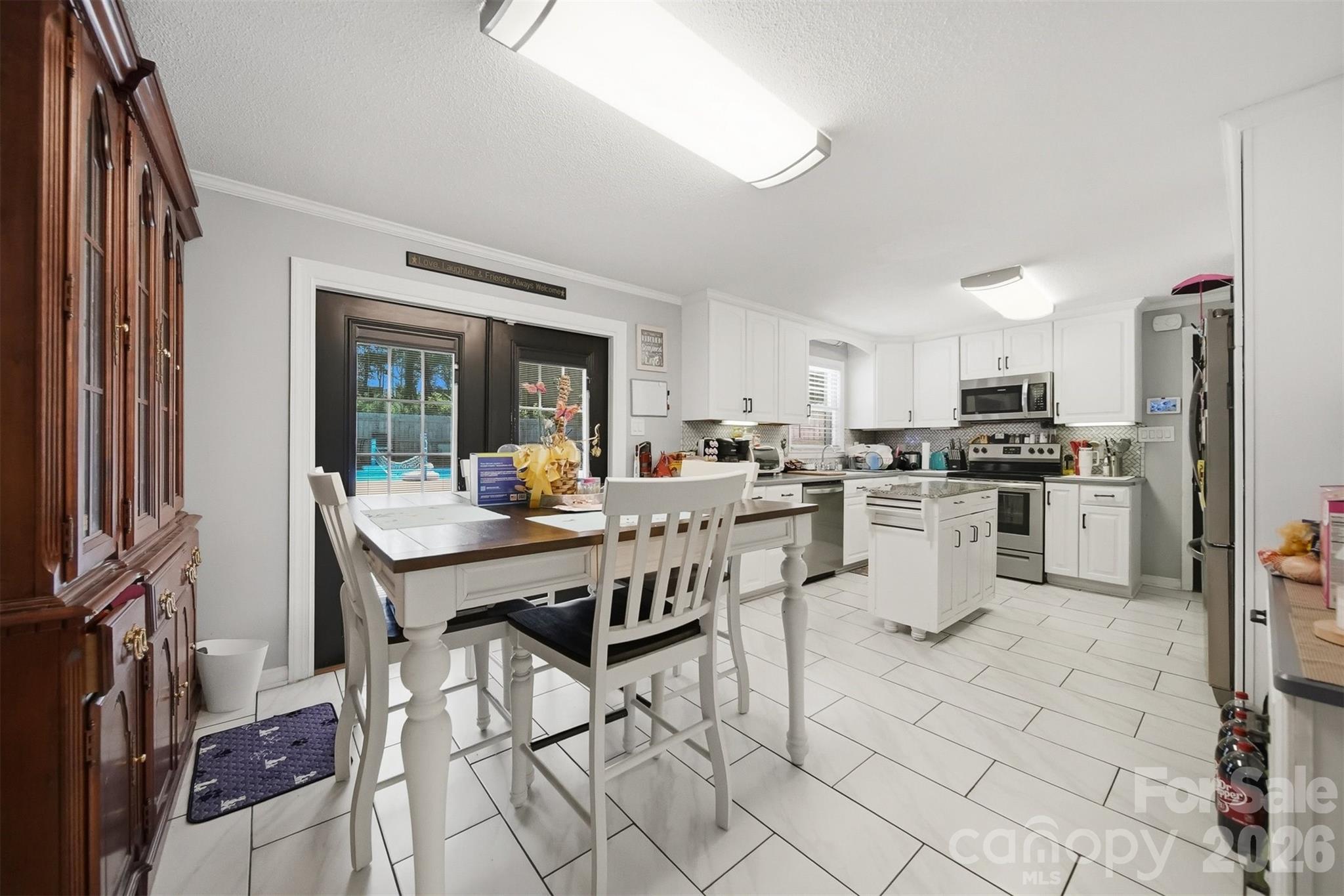 304 Parlier Avenue Property Photo 9