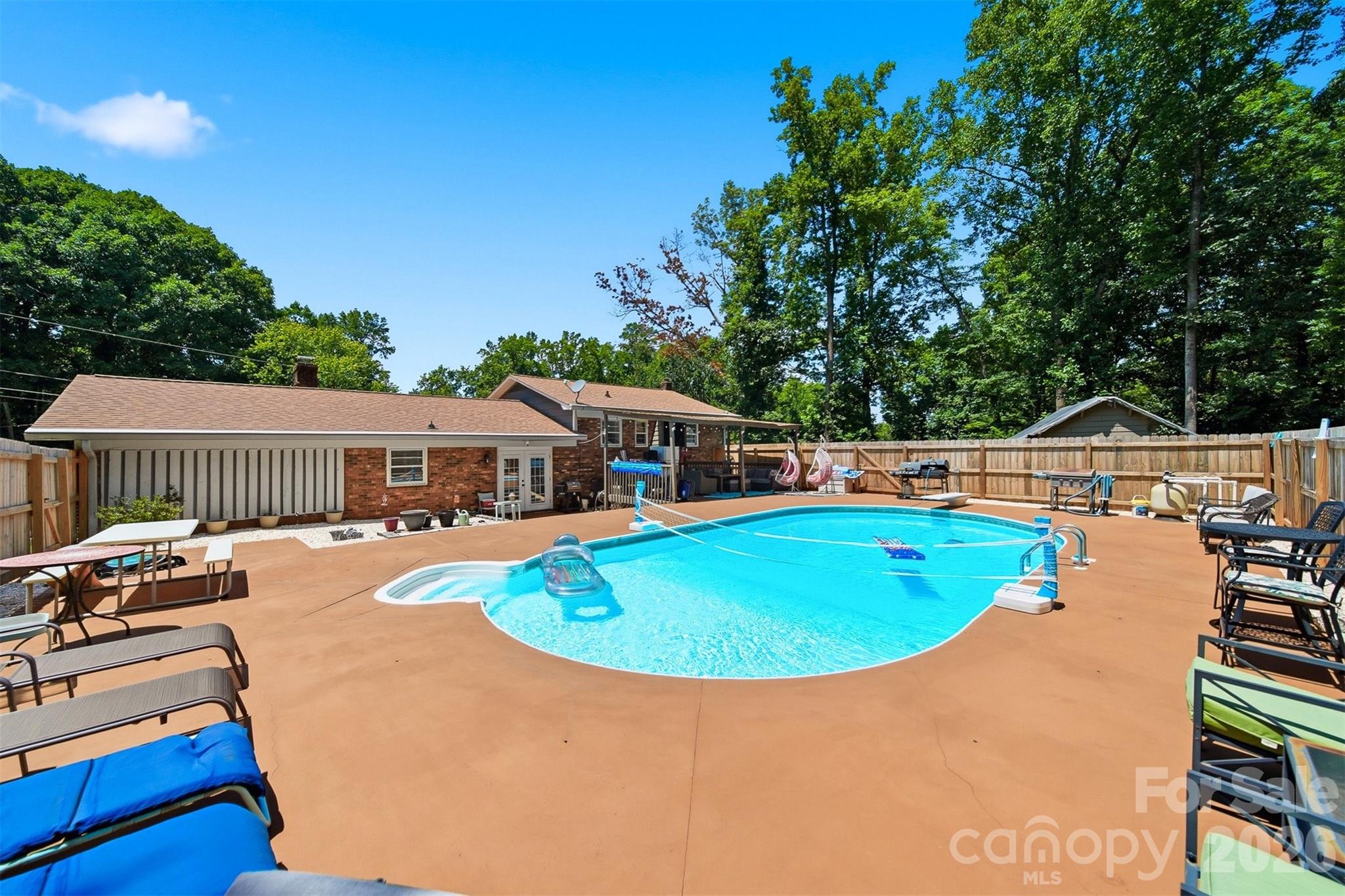 304 Parlier Avenue Property Photo 33