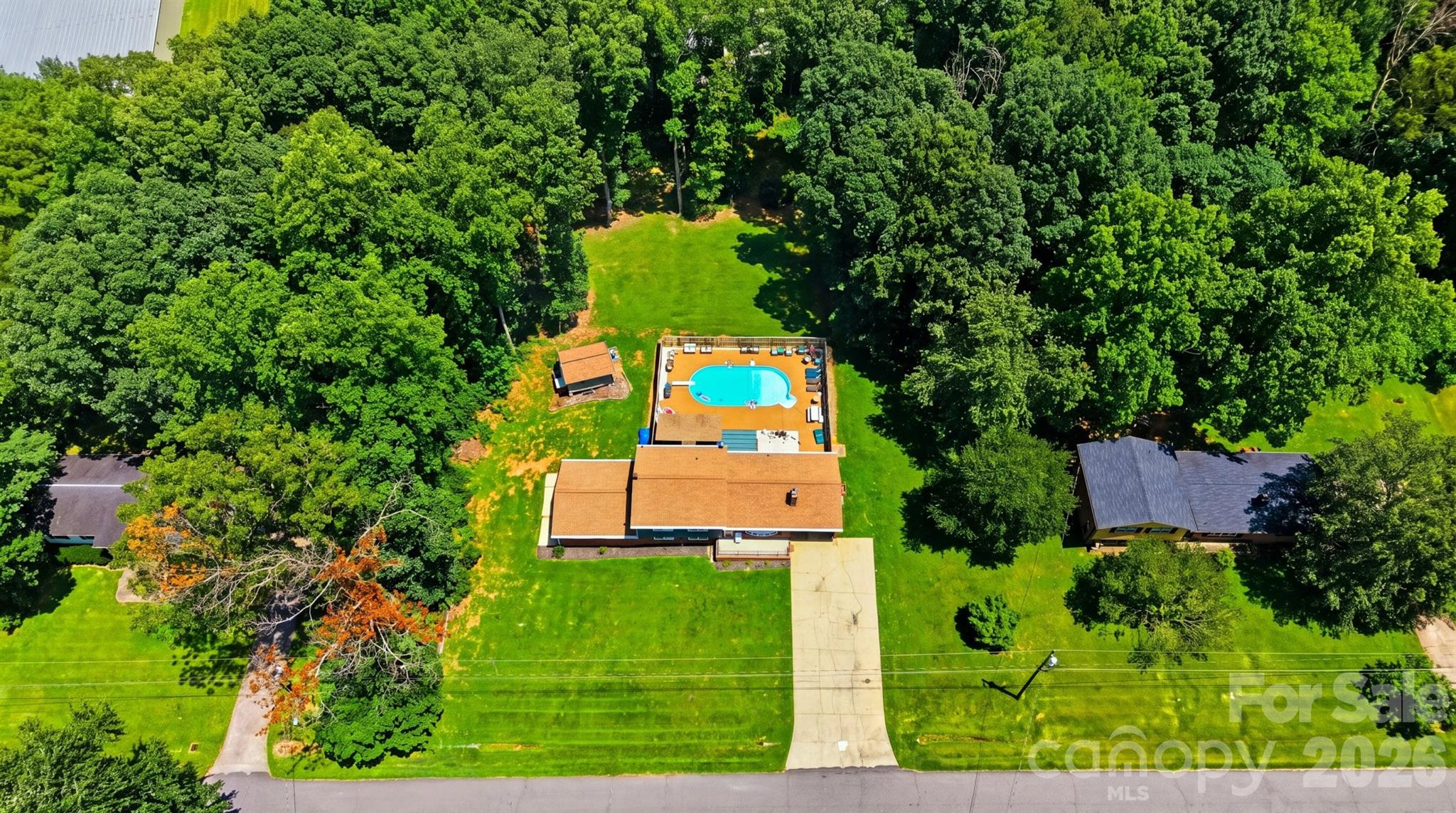 304 Parlier Avenue Property Photo 41