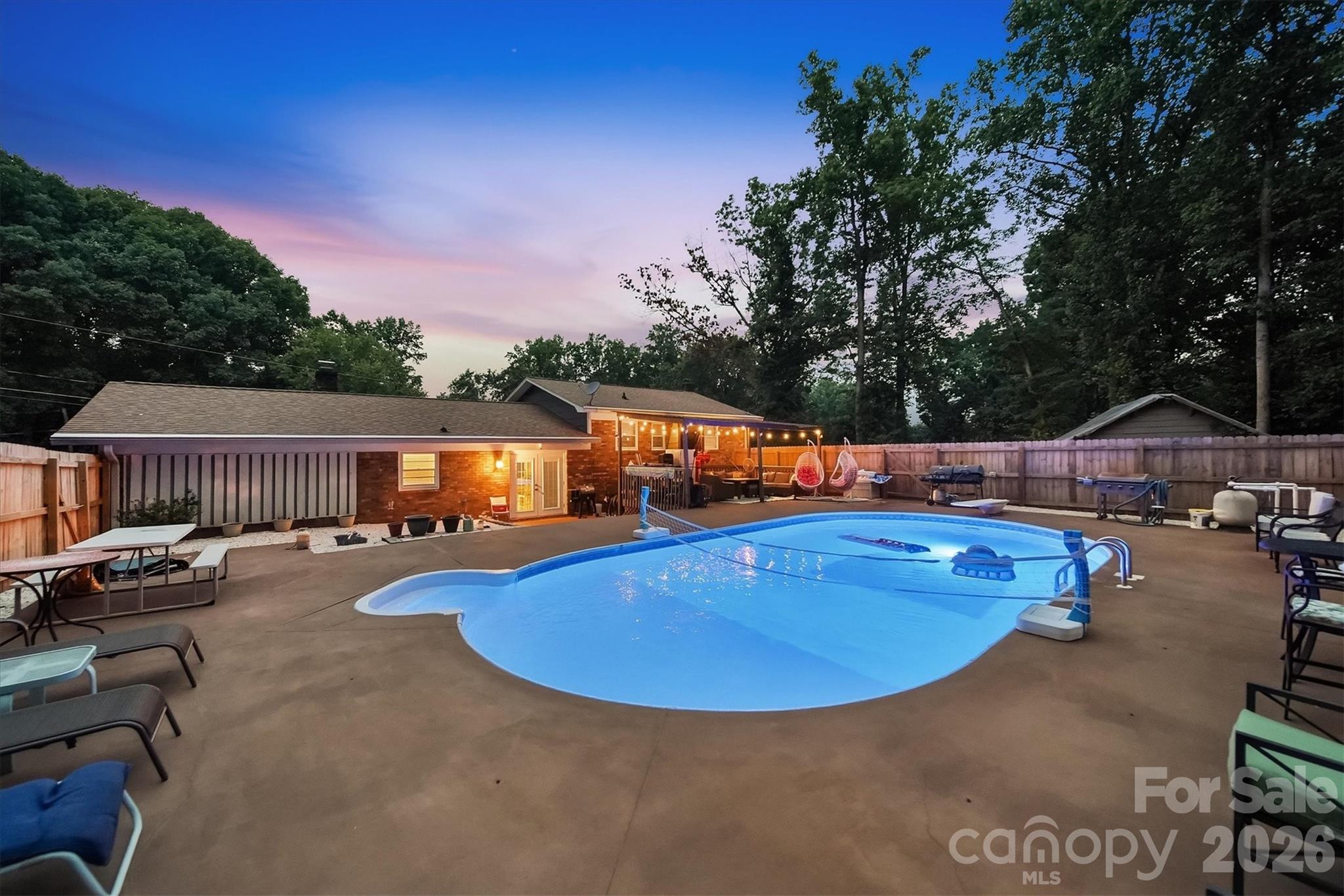 304 Parlier Avenue Property Photo 44