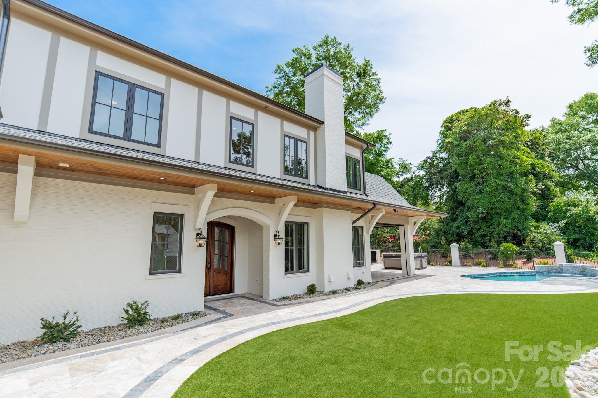 525 Winding Way 7 Property Photo 10