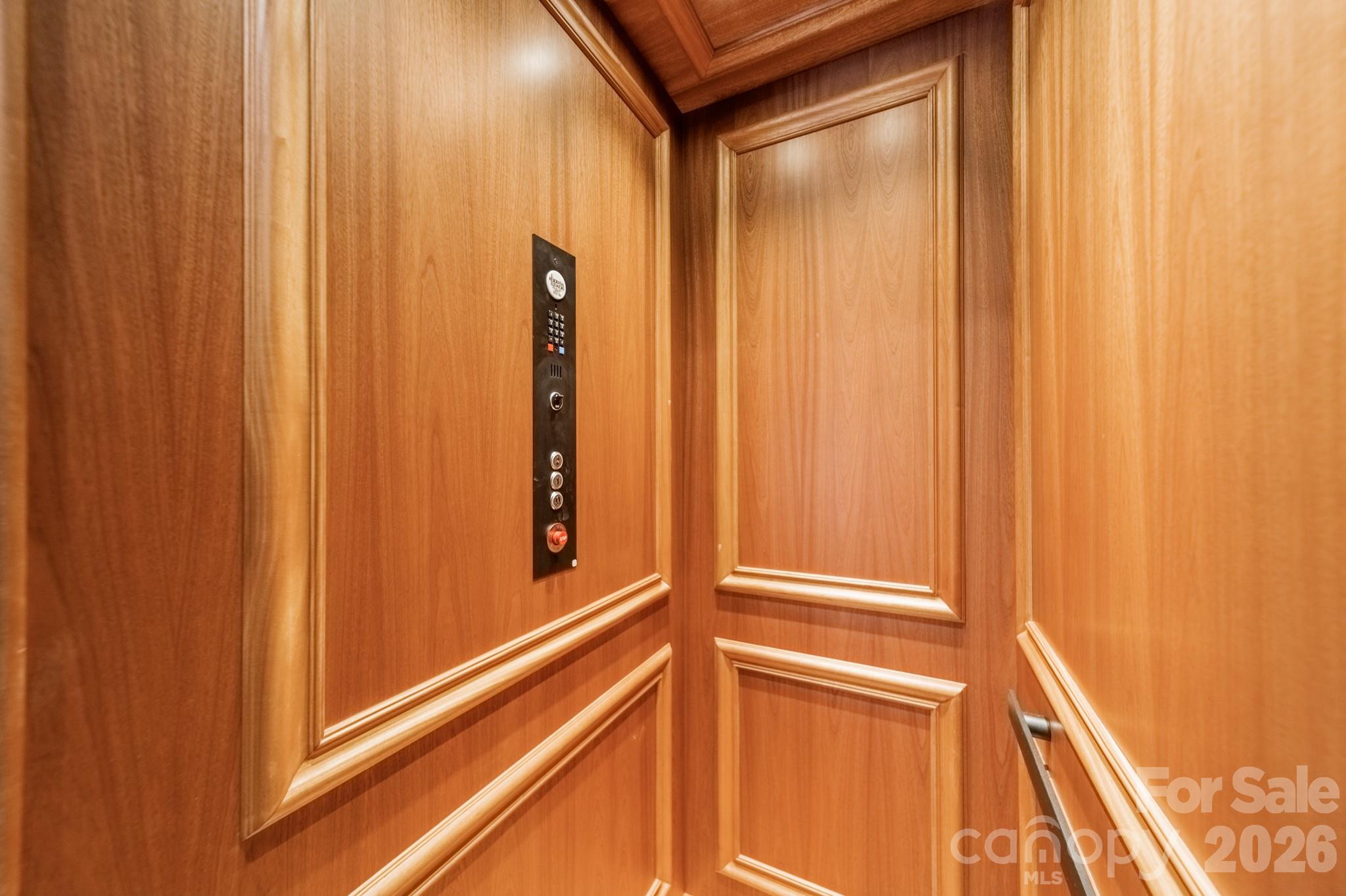 525 Winding Way 7 Property Photo 19