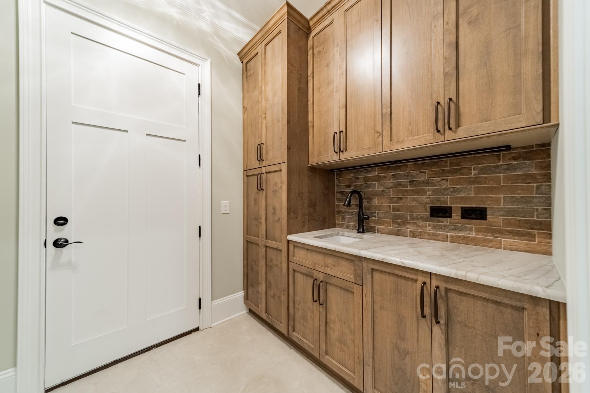 525 Winding Way 7 Property Photo 45