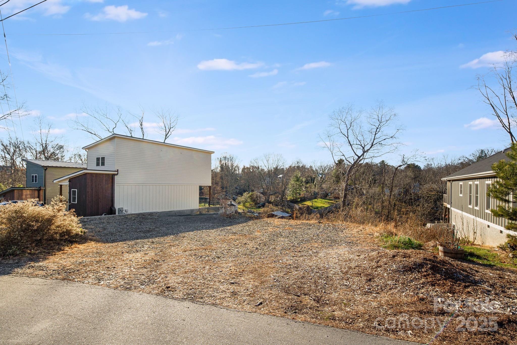 101 Arline Henry Way Property Photo 5