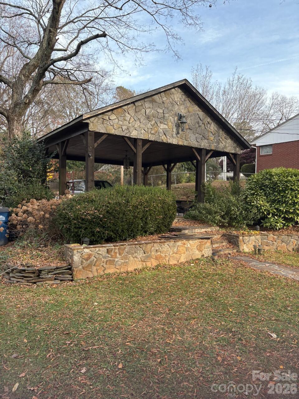 341 N Oak Street Property Photo 5