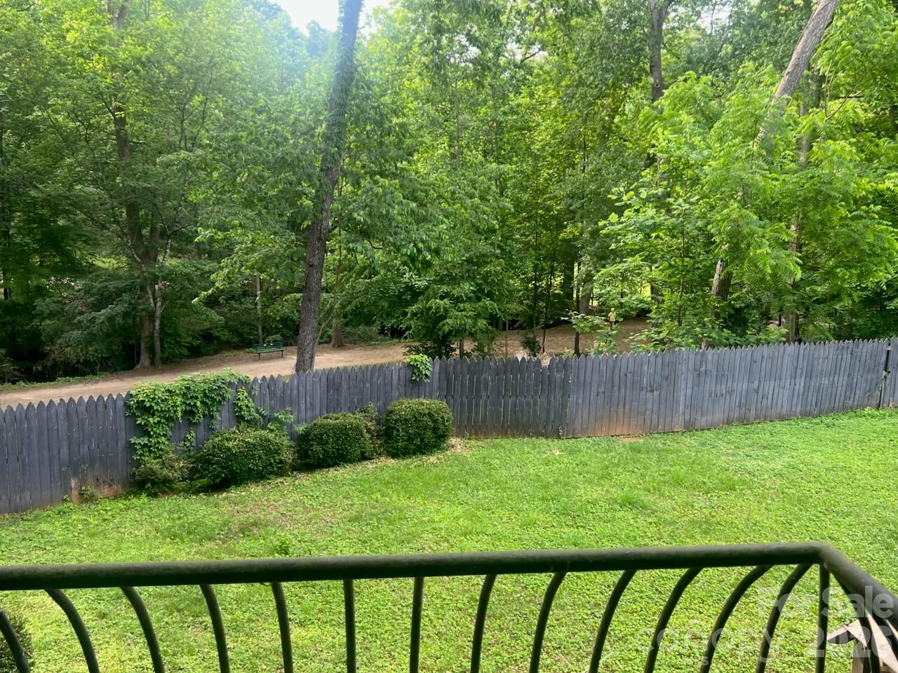 341 N Oak Street Property Photo 6