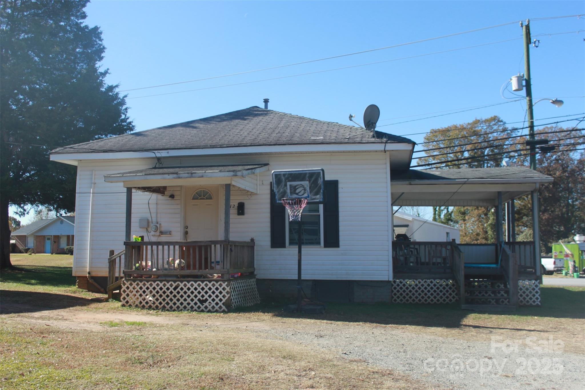 112 Eastside Drive Property Photo 2
