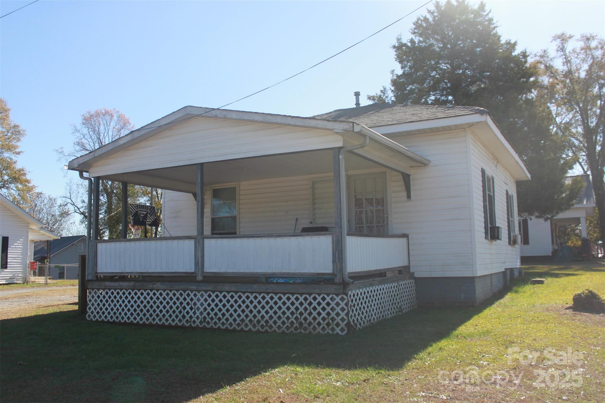 112 Eastside Drive Property Photo 3