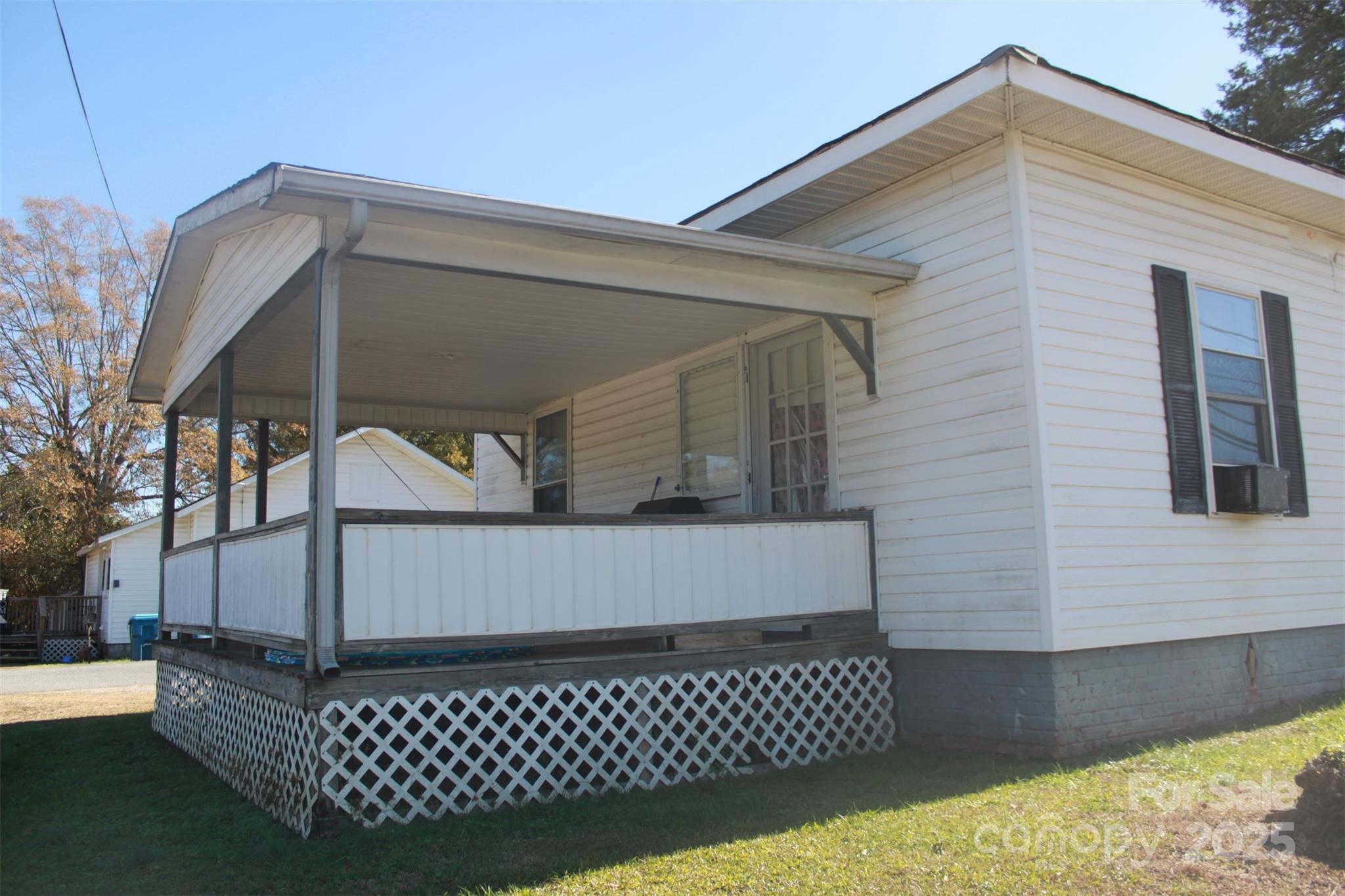 112 Eastside Drive Property Photo 6