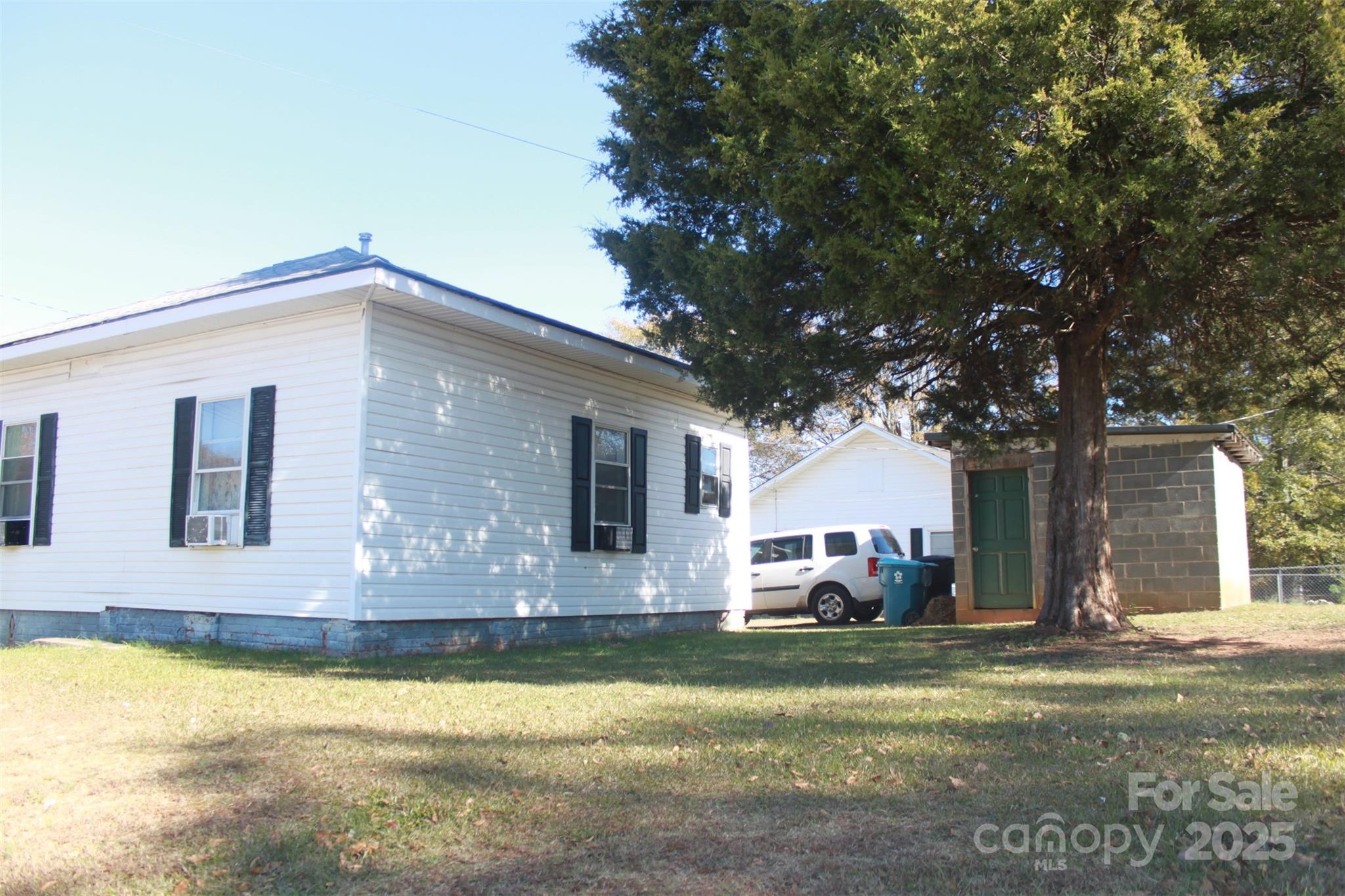 112 Eastside Drive Property Photo 10
